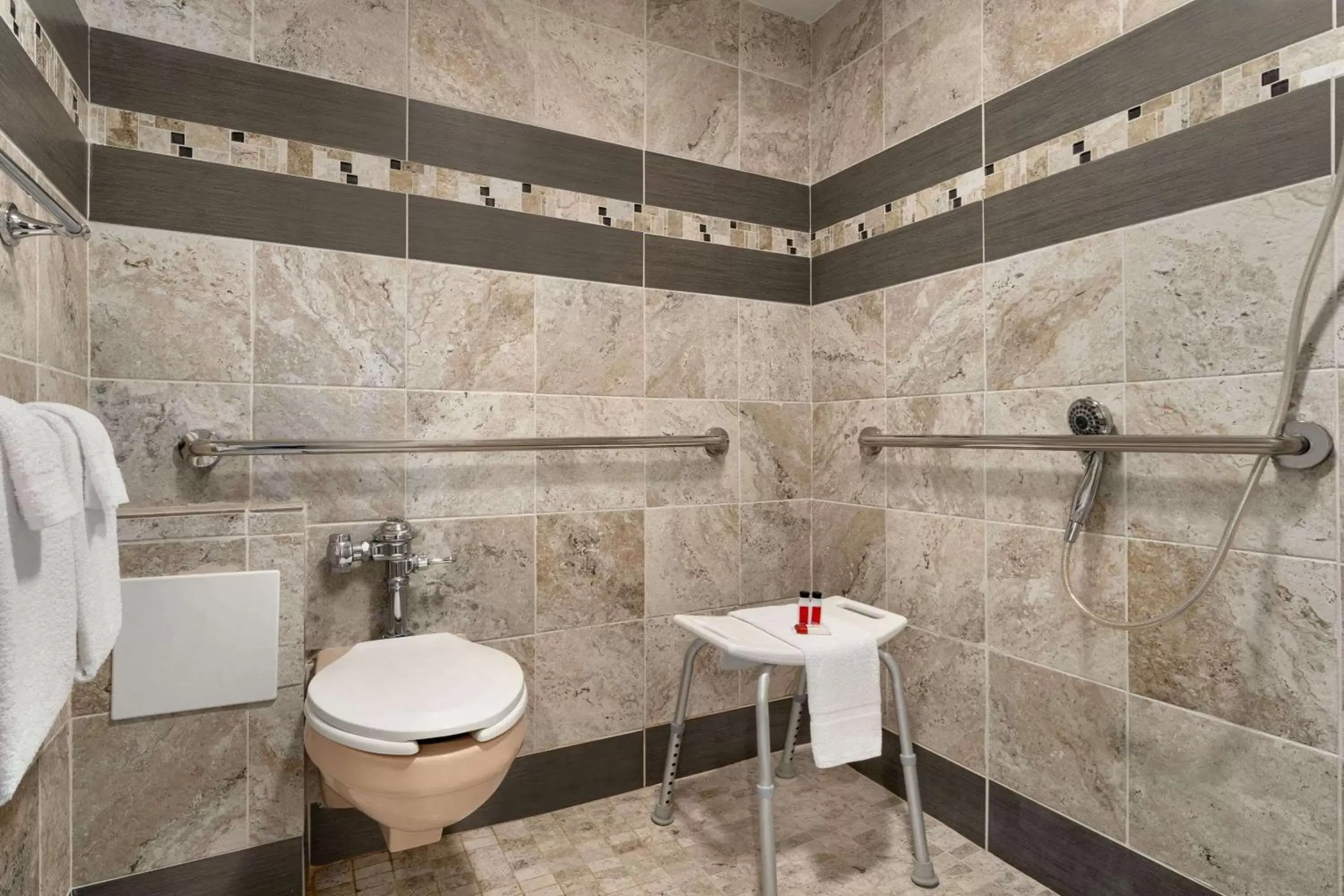 Suite with One King Bed and Two Queen Beds and Roll-In Shower - Mobility Accessible in Days Inn by Wyndham Tamworth Suite with One King Bed and Two Queen Beds and Roll-In Shower - Mobility Accessible in Days Inn by Wyndham Tamworth