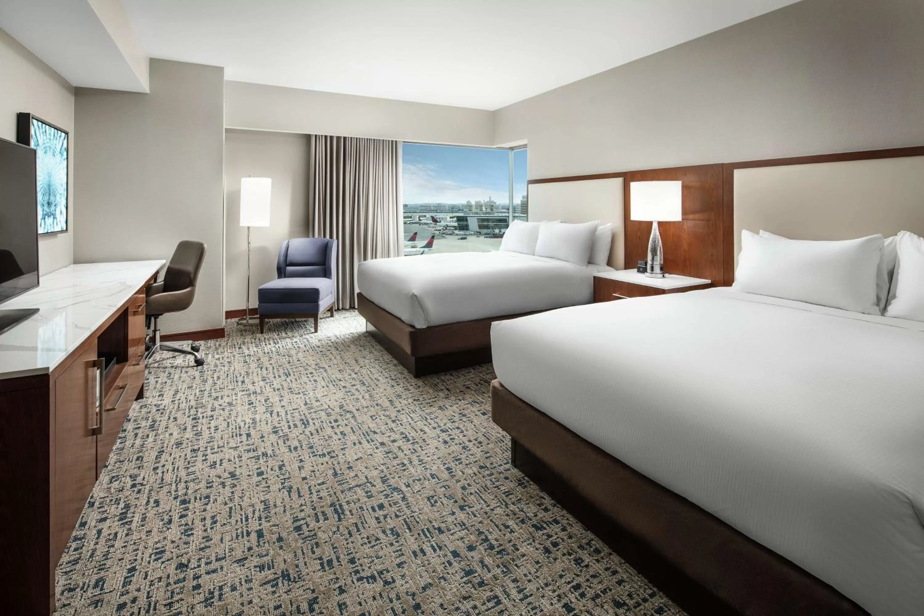 Bedroom, Bed in Hilton Boston Logan Airport