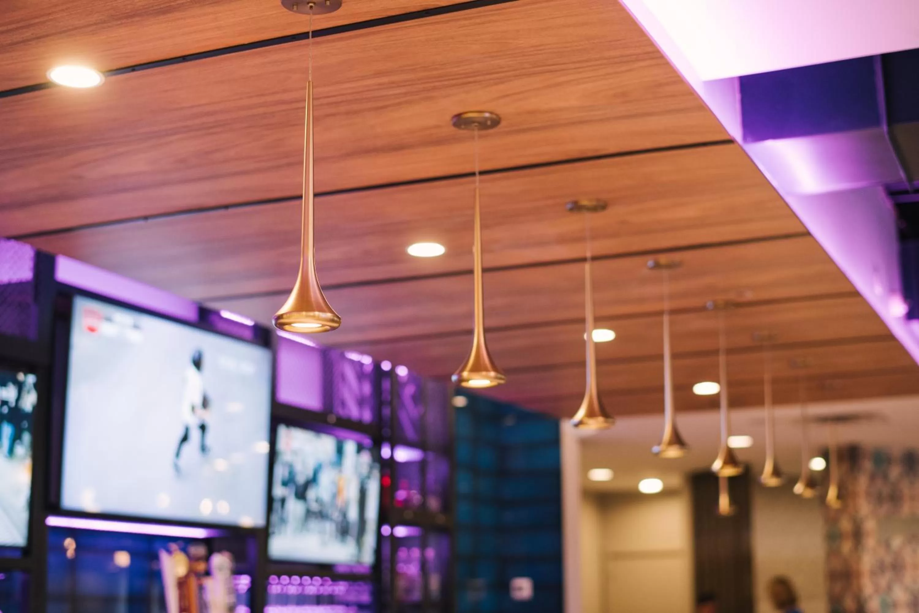 Lounge or bar in Holiday Inn Philadelphia-Cherry Hill by IHG