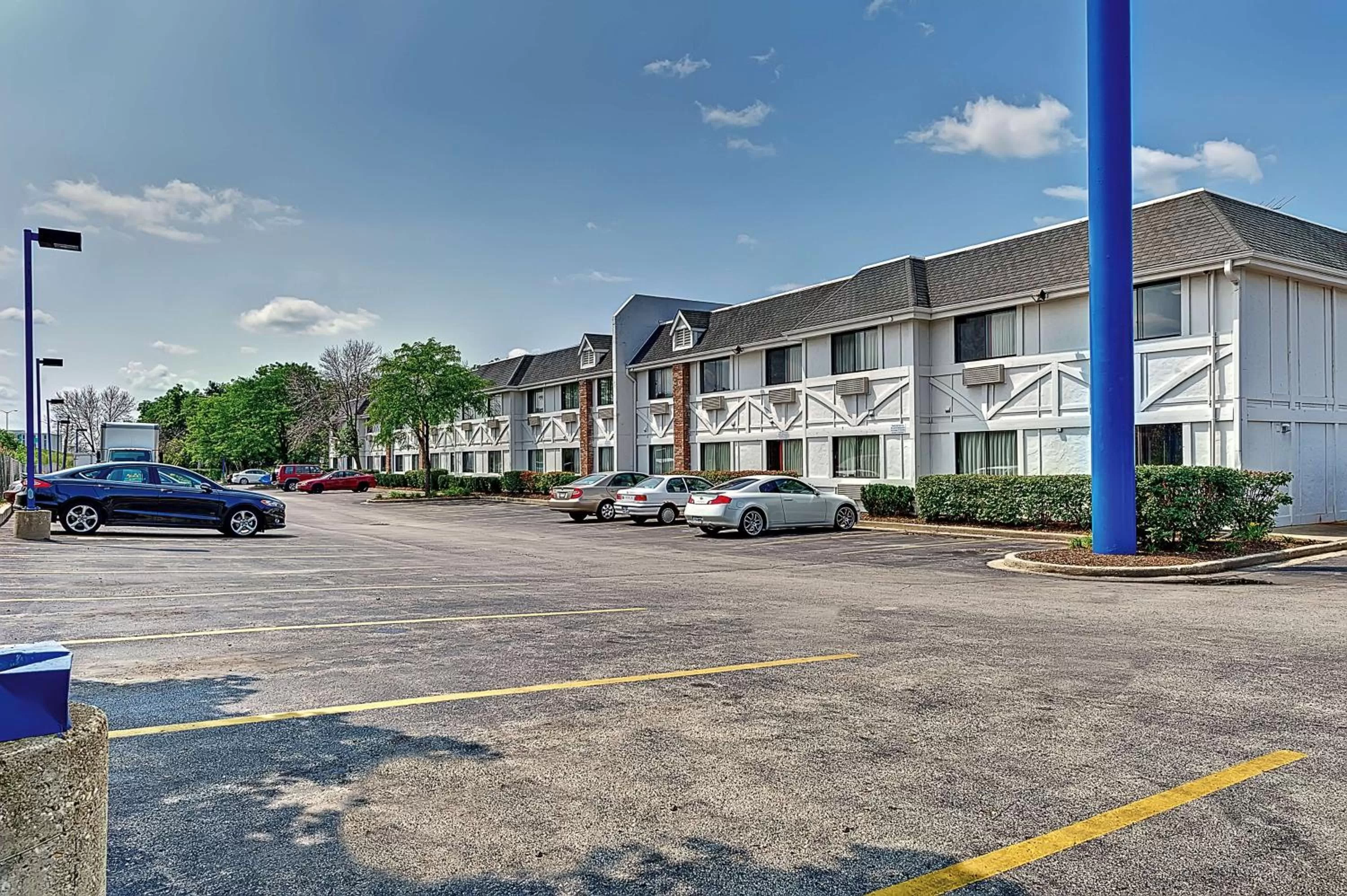 Property building in Motel 6-Glenview, IL - Chicago North