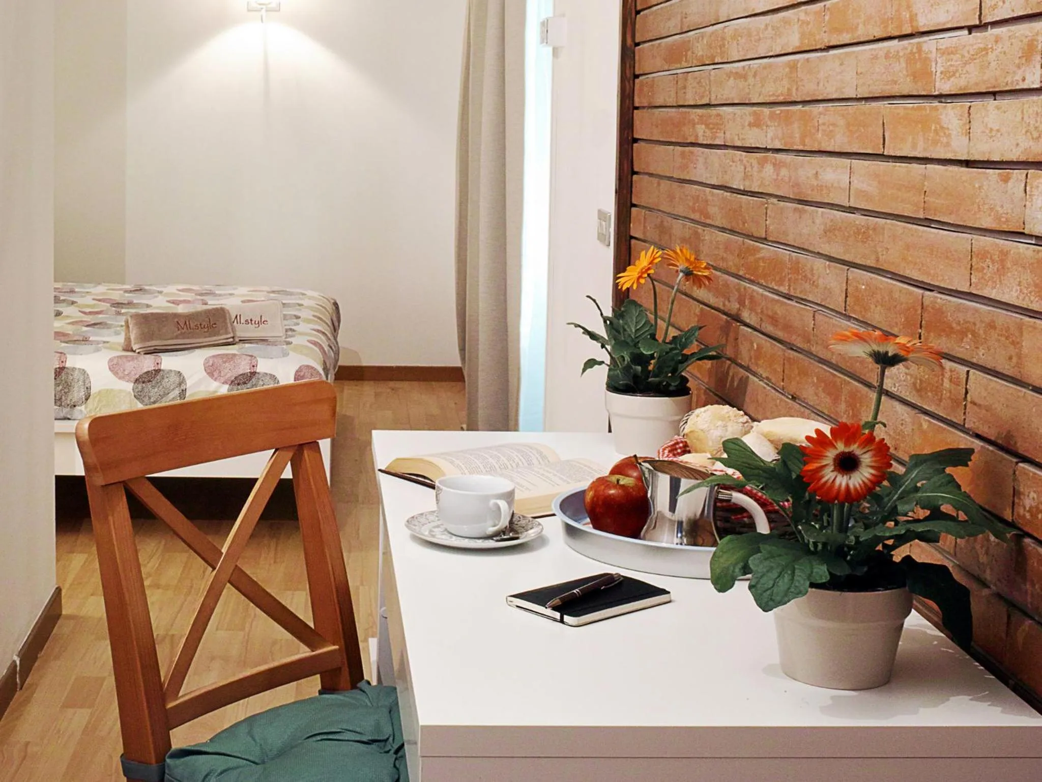 Photo of the whole room in MI. Style