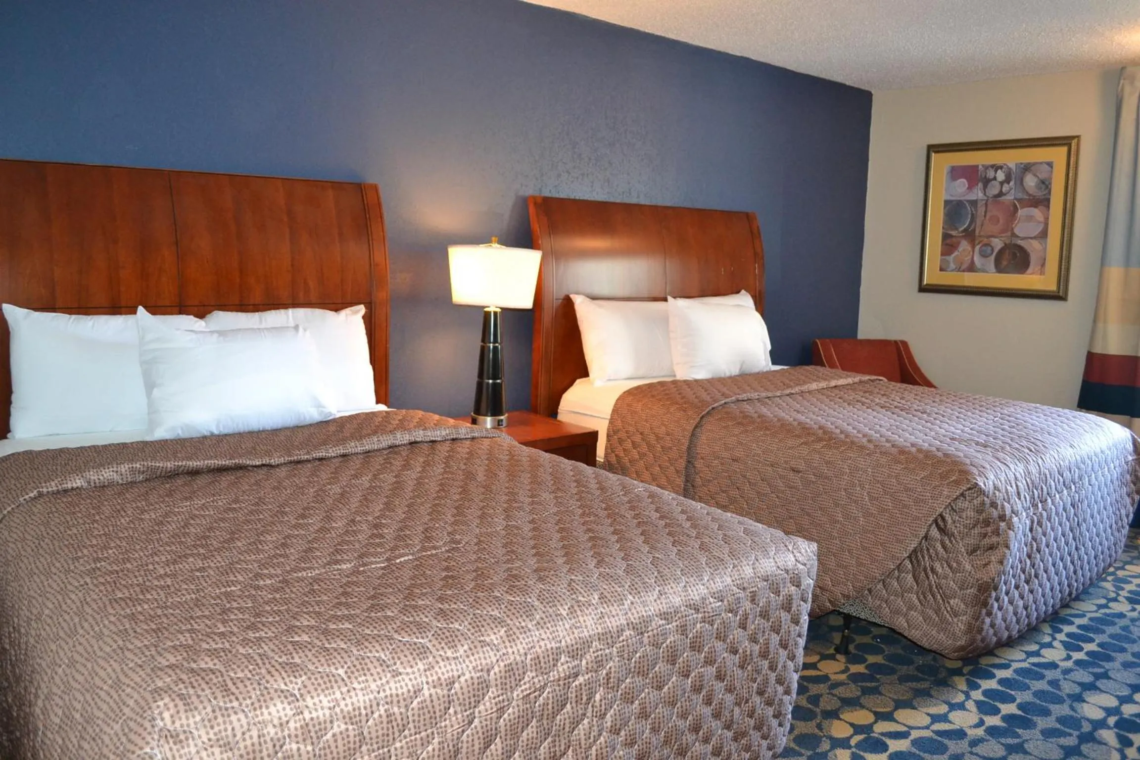 Bedroom, Bed in Econo Lodge and Suites