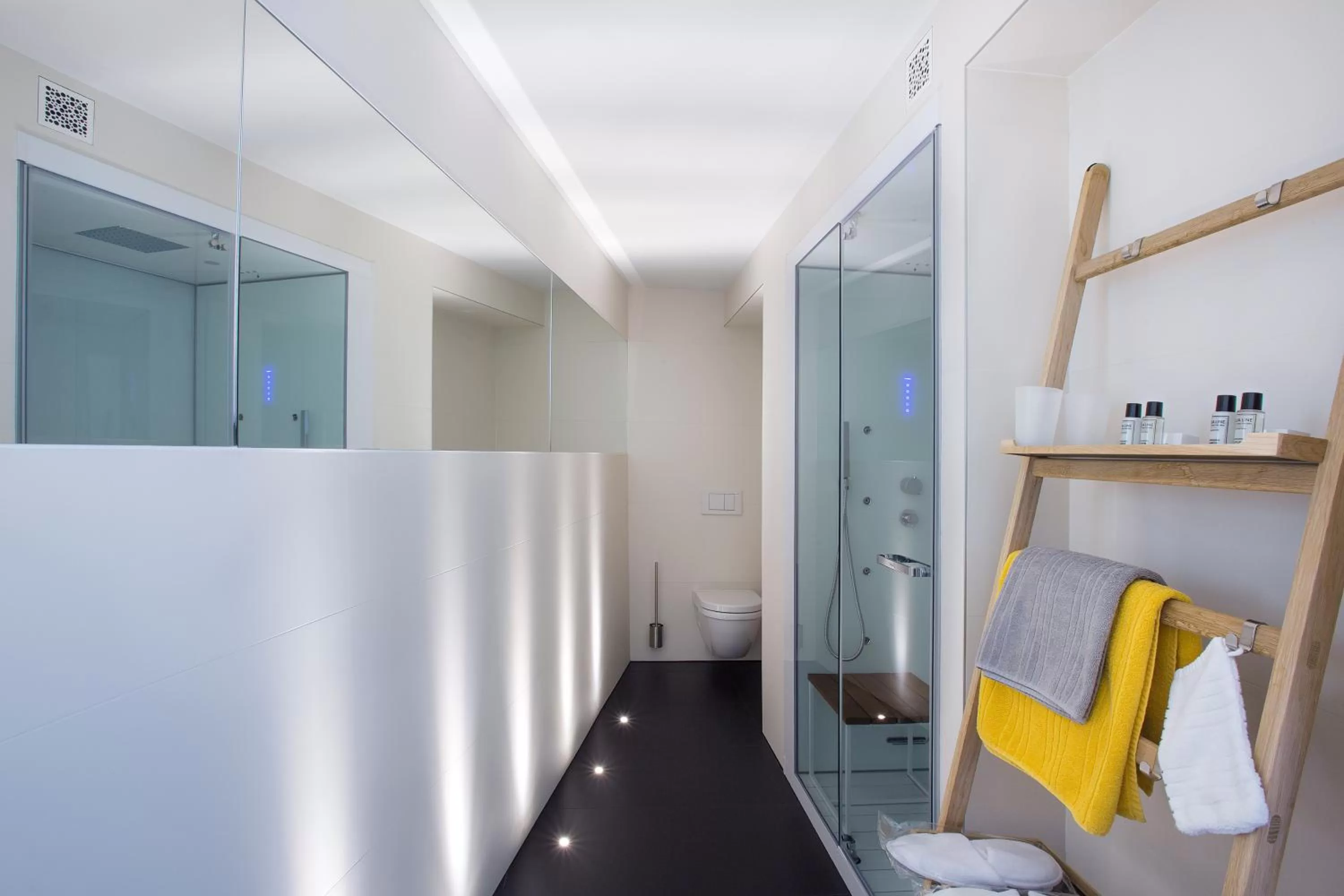 Steam room, Bunk Bed in B&B Snooz Inn