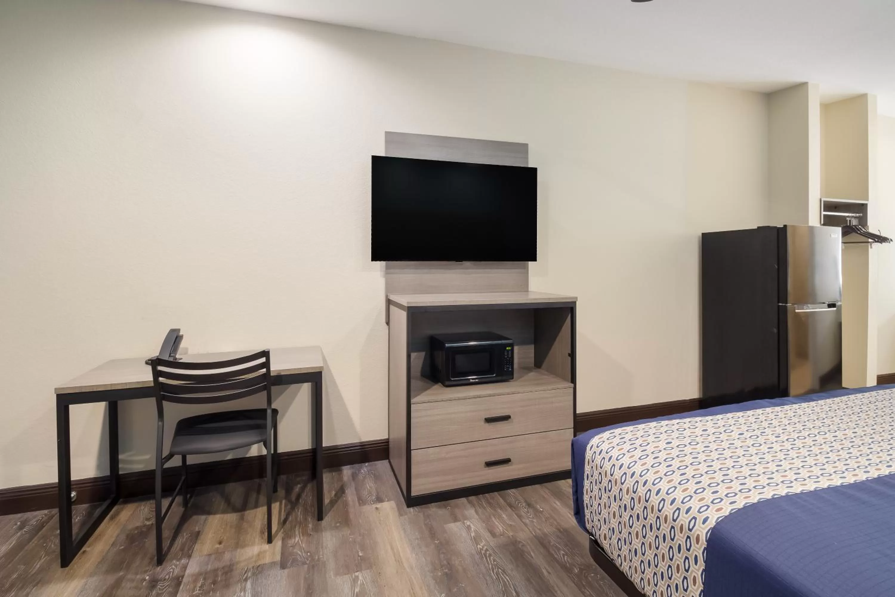 TV and multimedia, Bed in Scottish Inns & Suites Hitchcock-Santa Fe