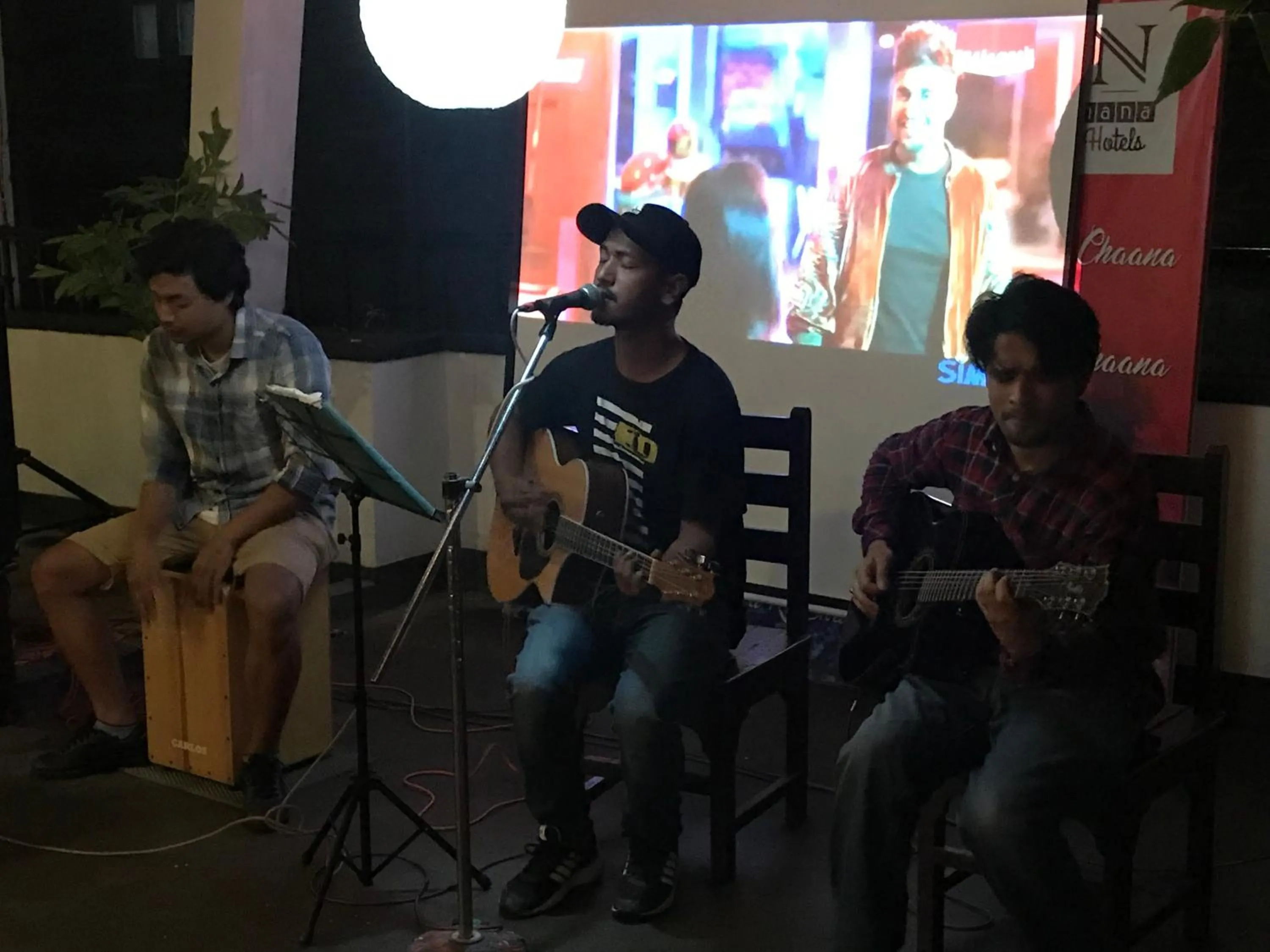 Restaurant/places to eat in Hotel Nana