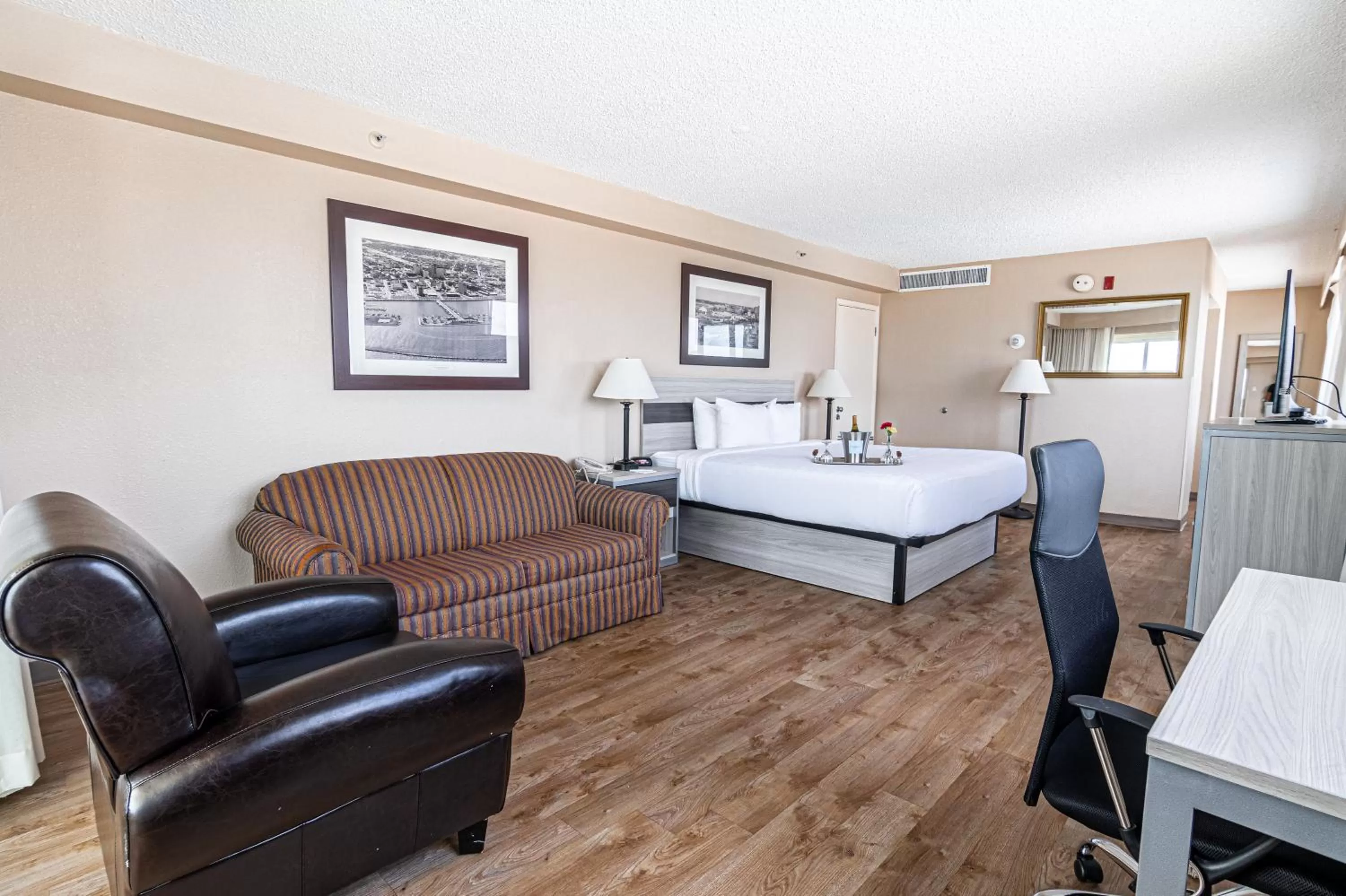 Photo of the whole room in Emerald Beach Hotel Corpus Christi