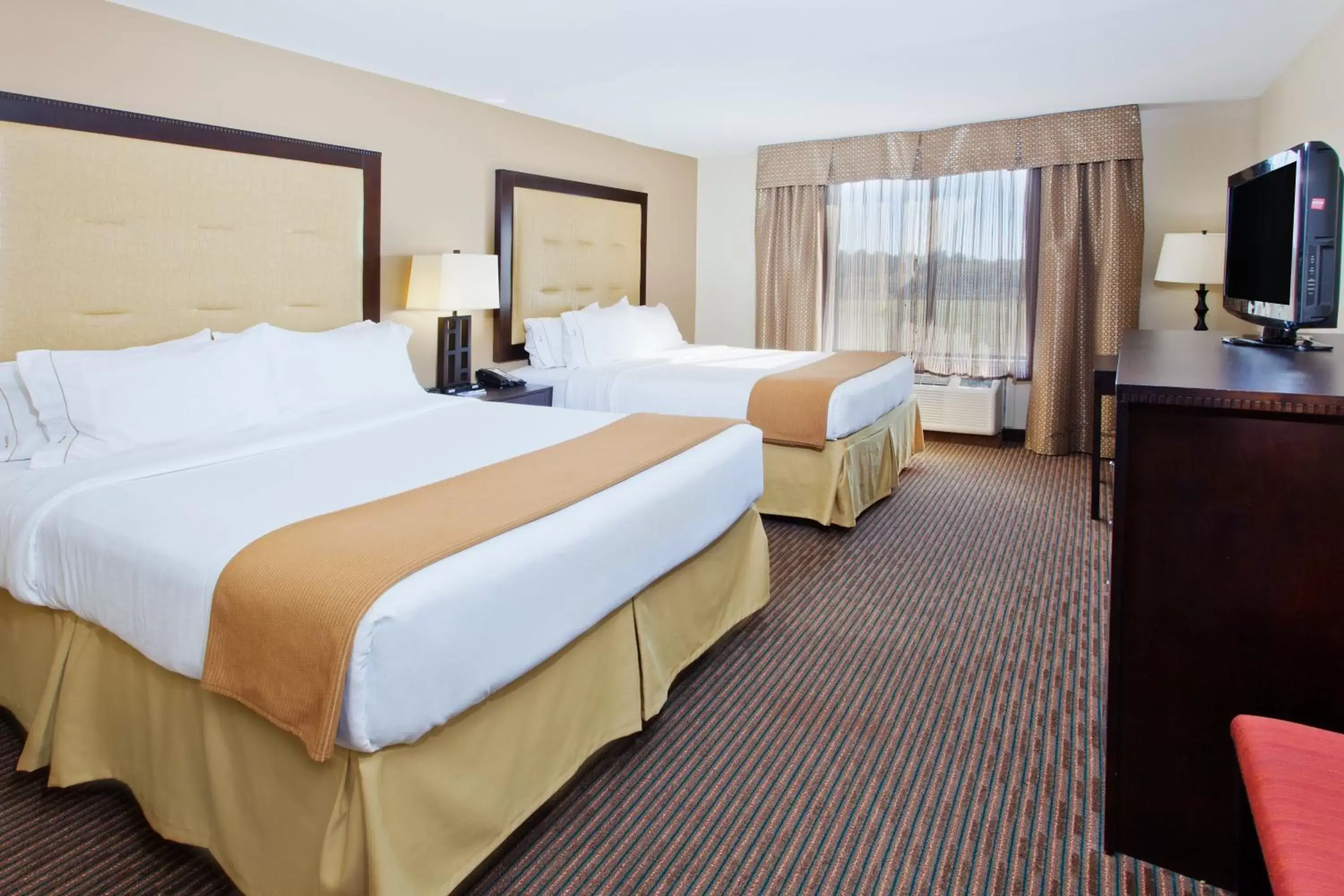 Standard Room with Two Queen Beds in Holiday Inn Express Hotel & Suites Cordele North by IHG Standard Room with Two Queen Beds in Holiday Inn Express Hotel & Suites Cordele North by IHG