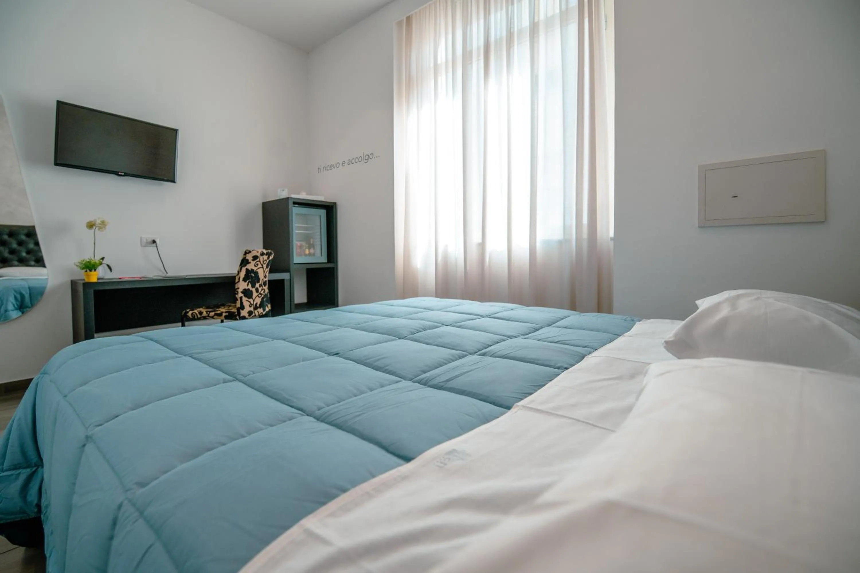 TV and multimedia, Bed in Hotel Bruman Salerno