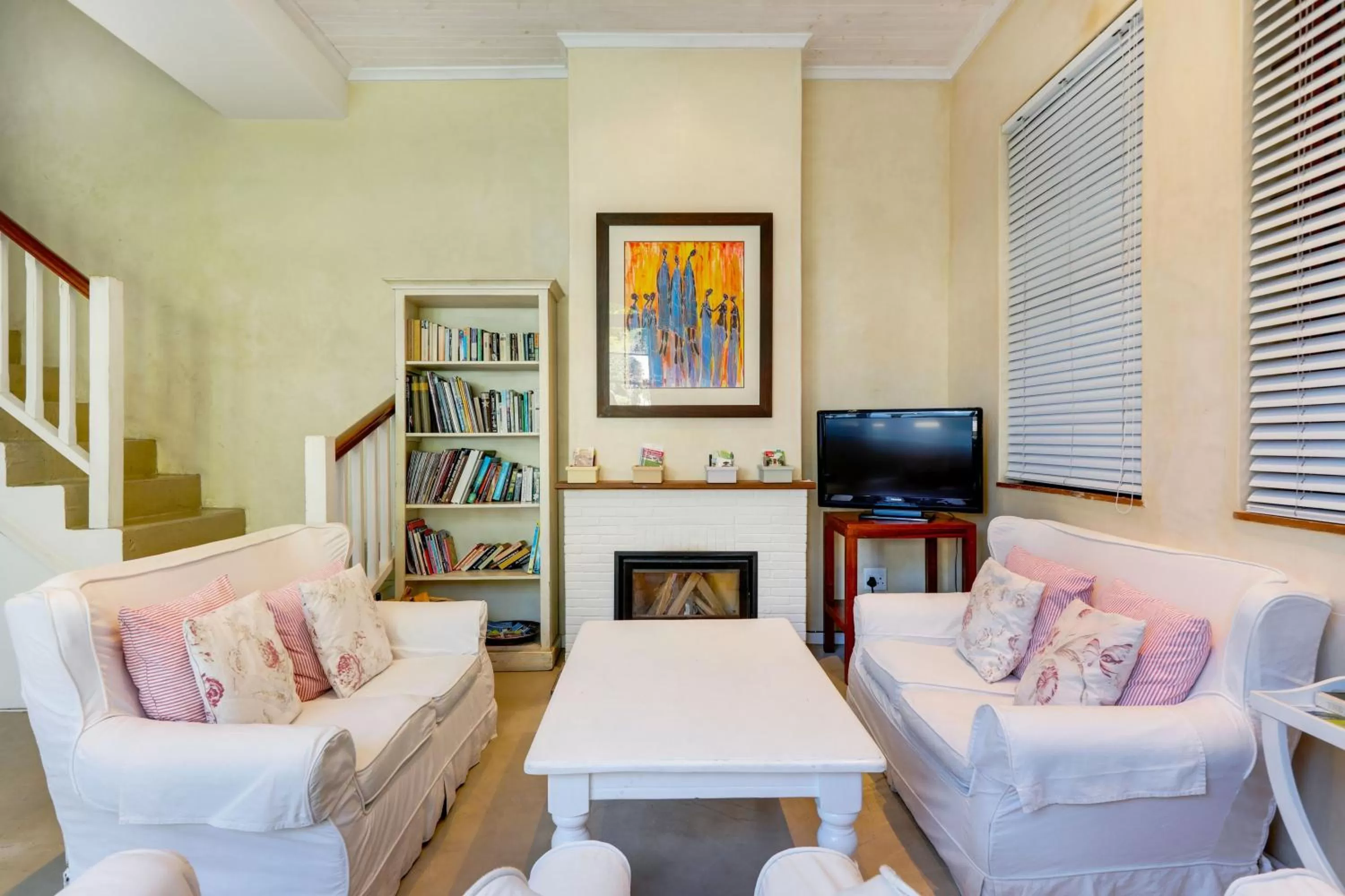 Communal lounge/ TV room in Villa Garda B&B