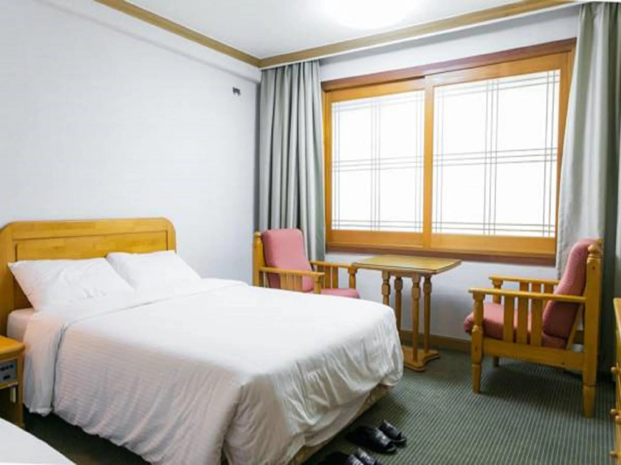 Bedroom, Bed in Busan Tourist Hotel