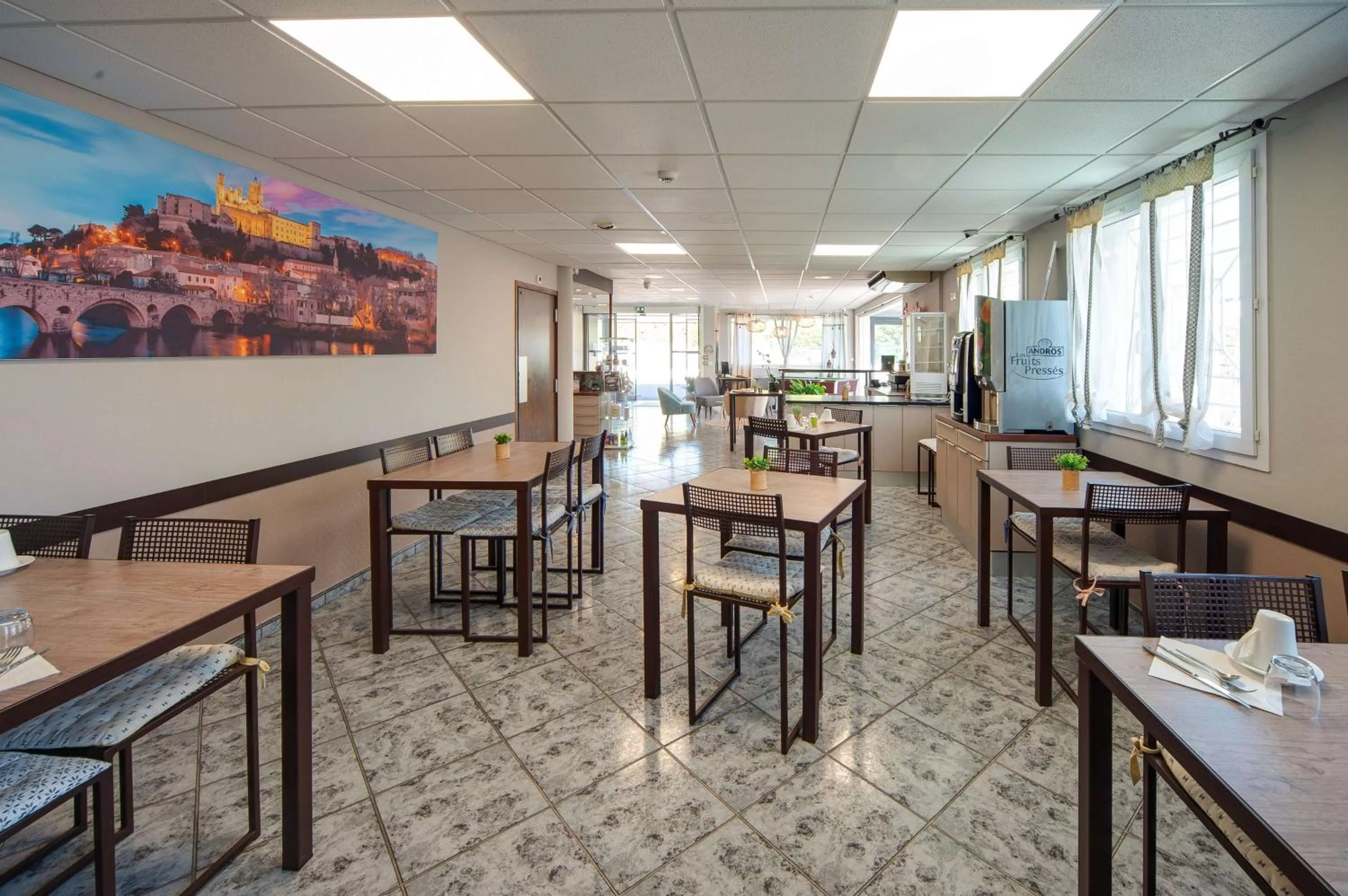 Restaurant/places to eat in Sure Hotel by Best Western Beziers Le Monestie