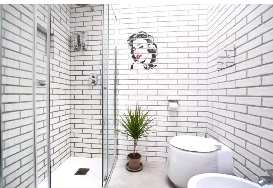 Shower in San Francesco Rooms and Apartment with Terrace in Palermo Locazione Turistica