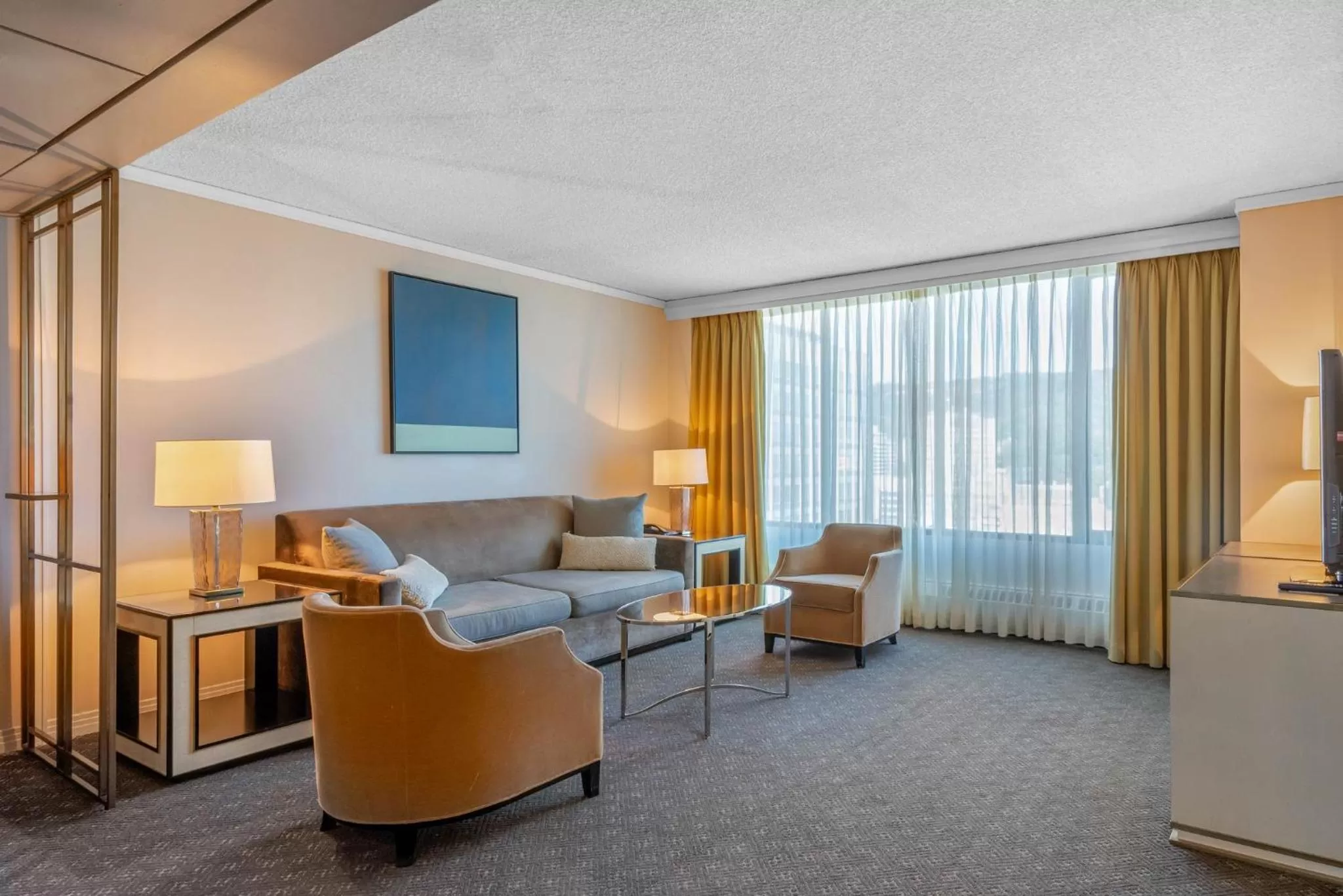 Photo of the whole room in Omni Mont-Royal Hotel