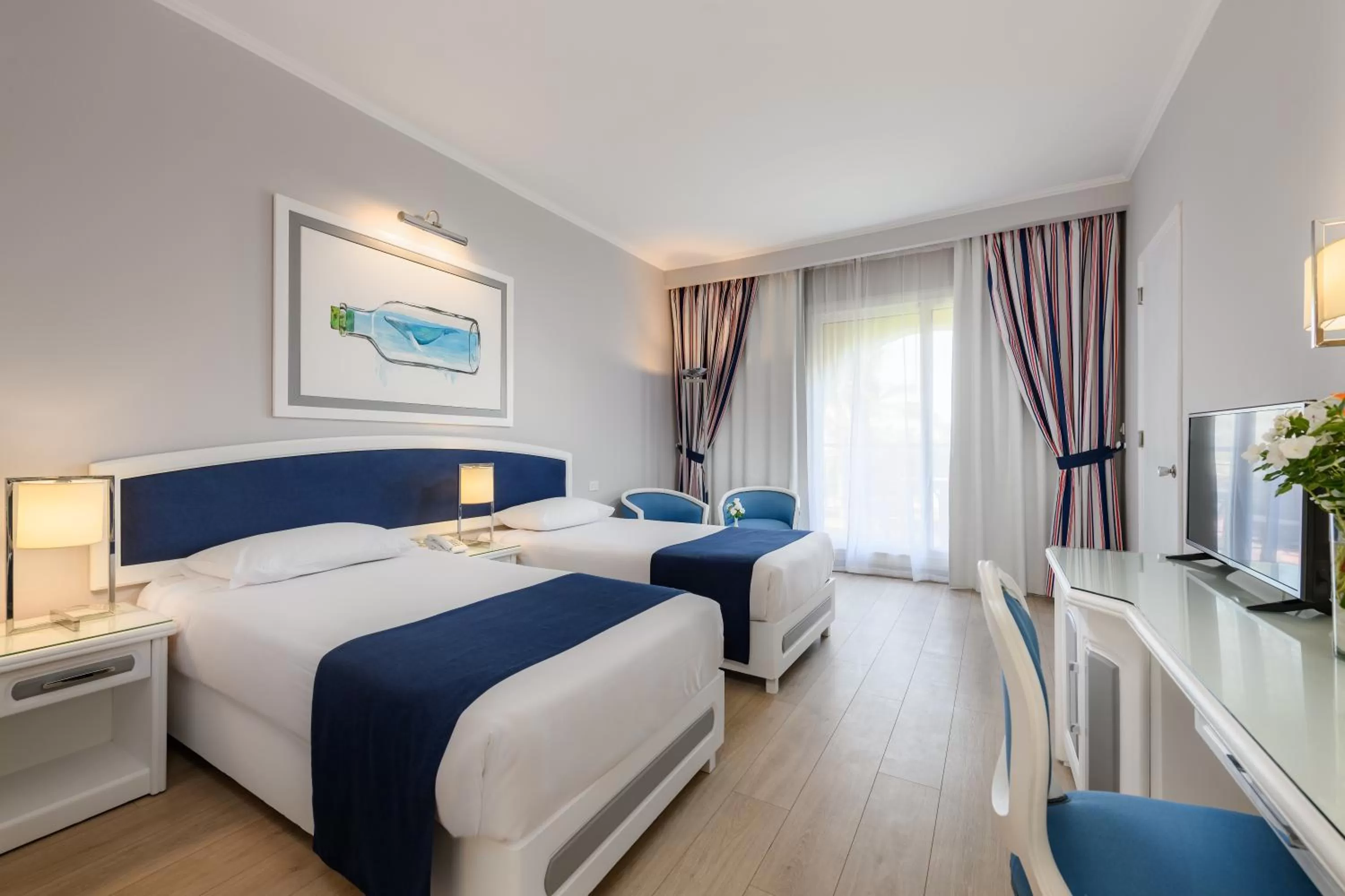 Bedroom, Bed in Desert Rose Resort