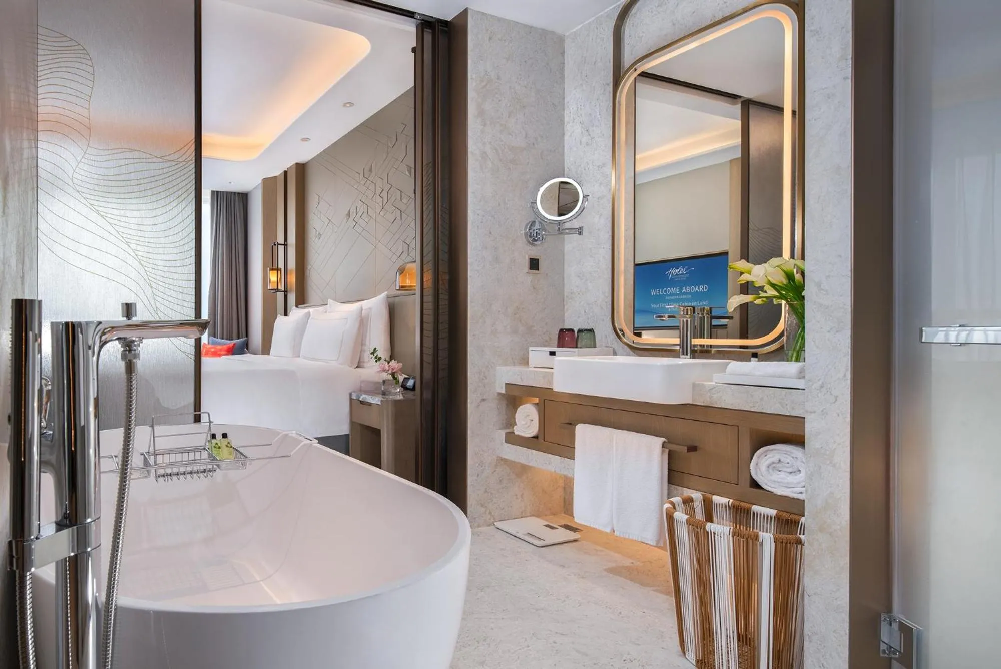 Shower, Bed in Shenzhenair International Hotel
