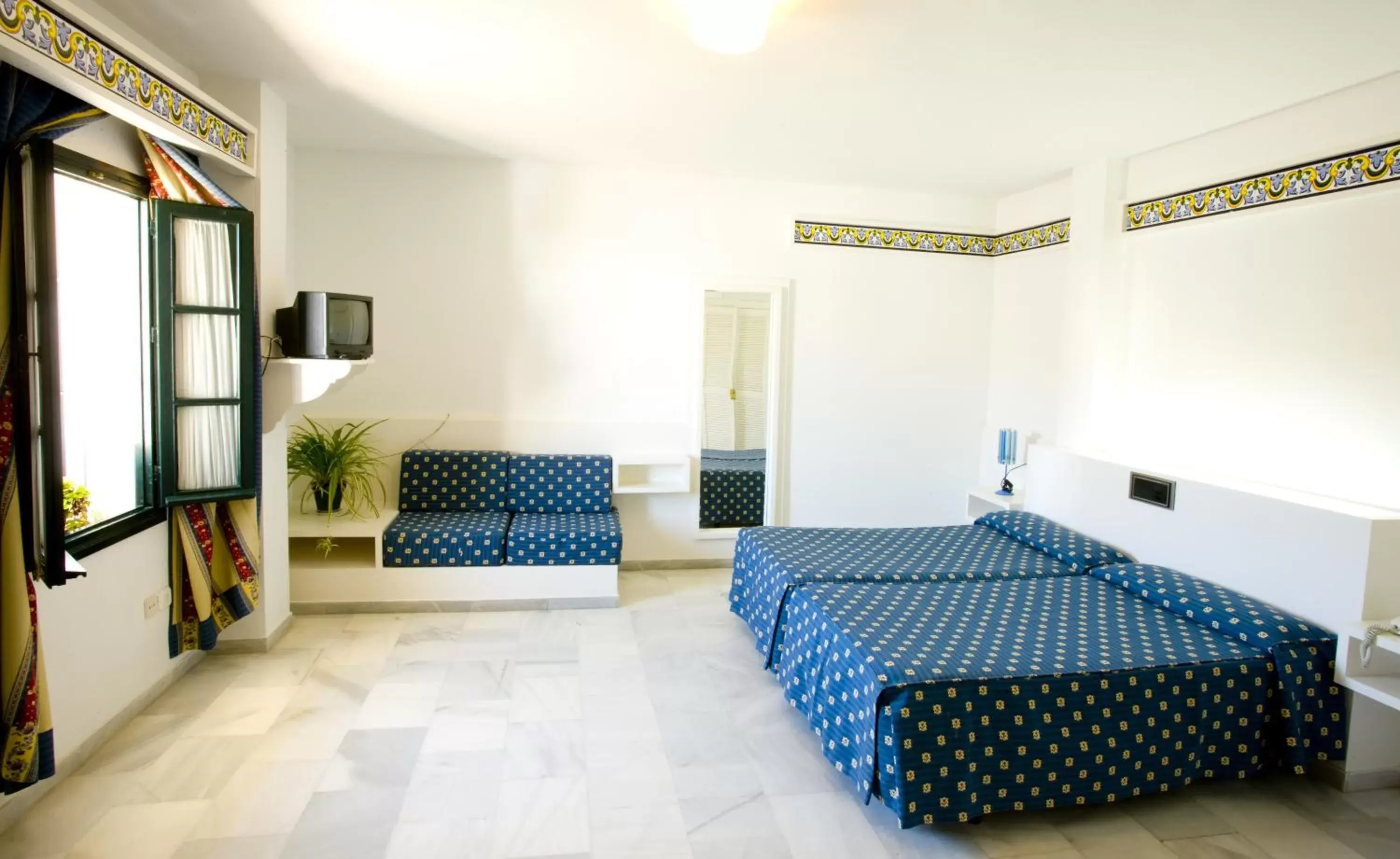 Triple Room (3 Adults) in Los Helechos Triple Room (3 Adults) in Los Helechos