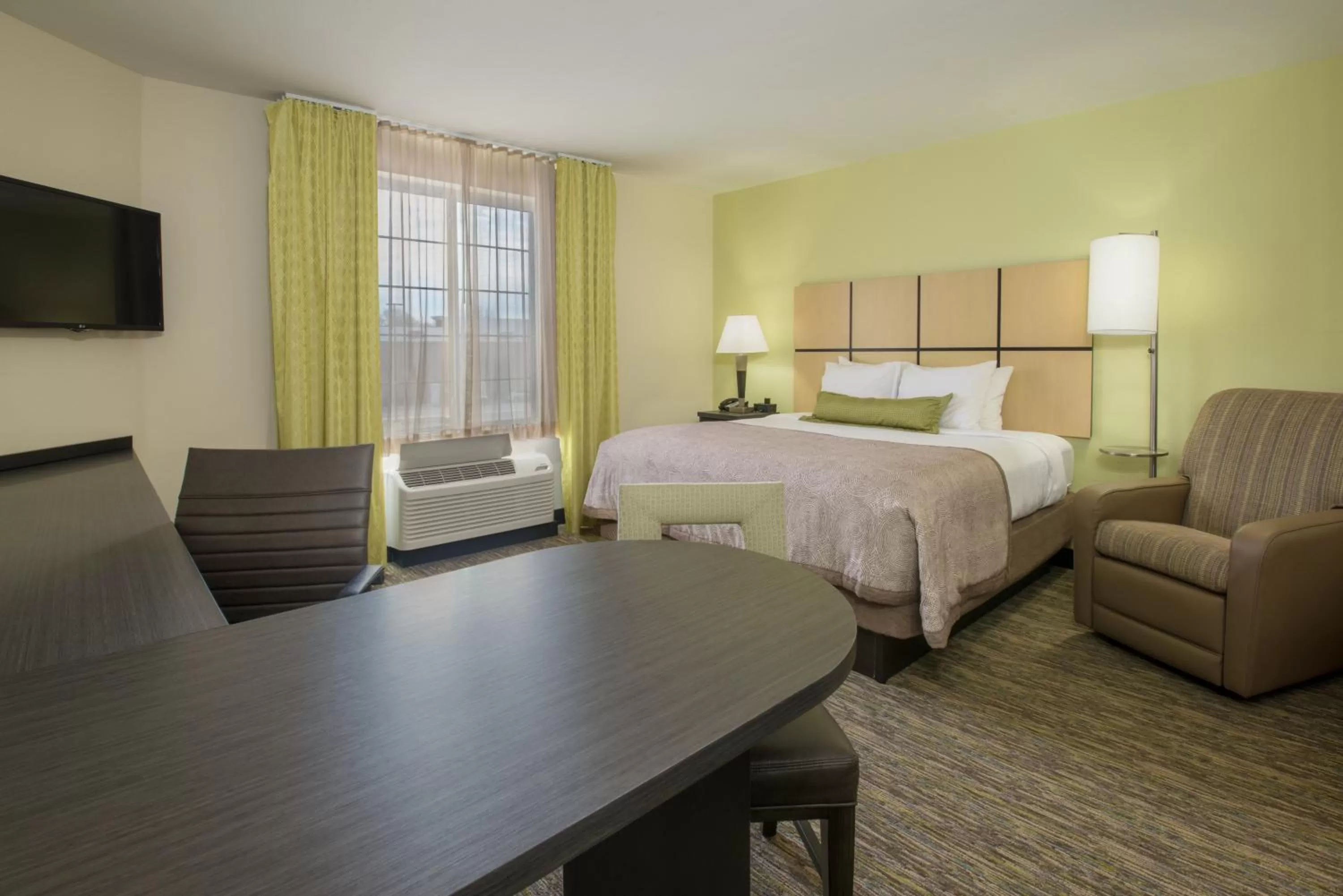 Photo of the whole room, Bed in Candlewood Suites Del City by IHG