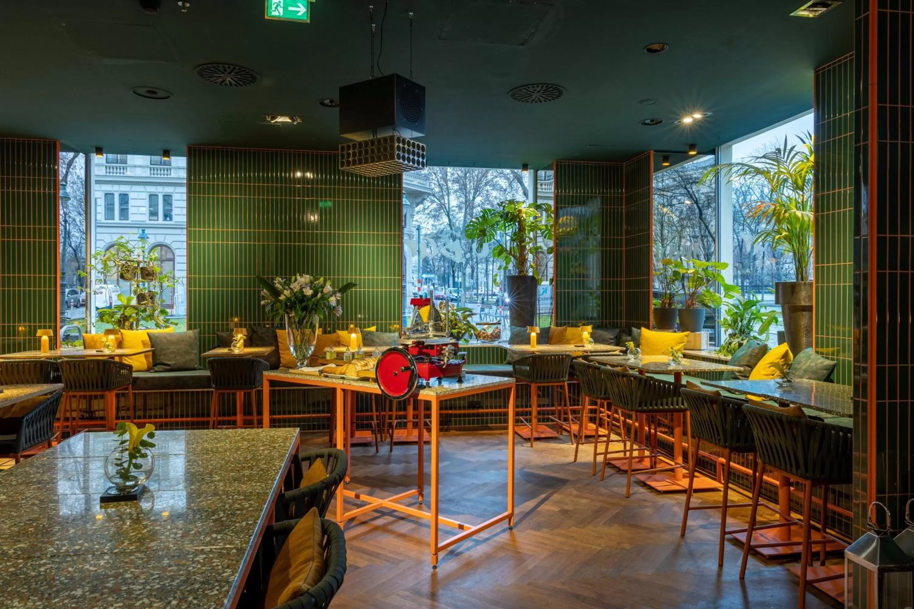 Lounge or bar in Le Méridien Vienna