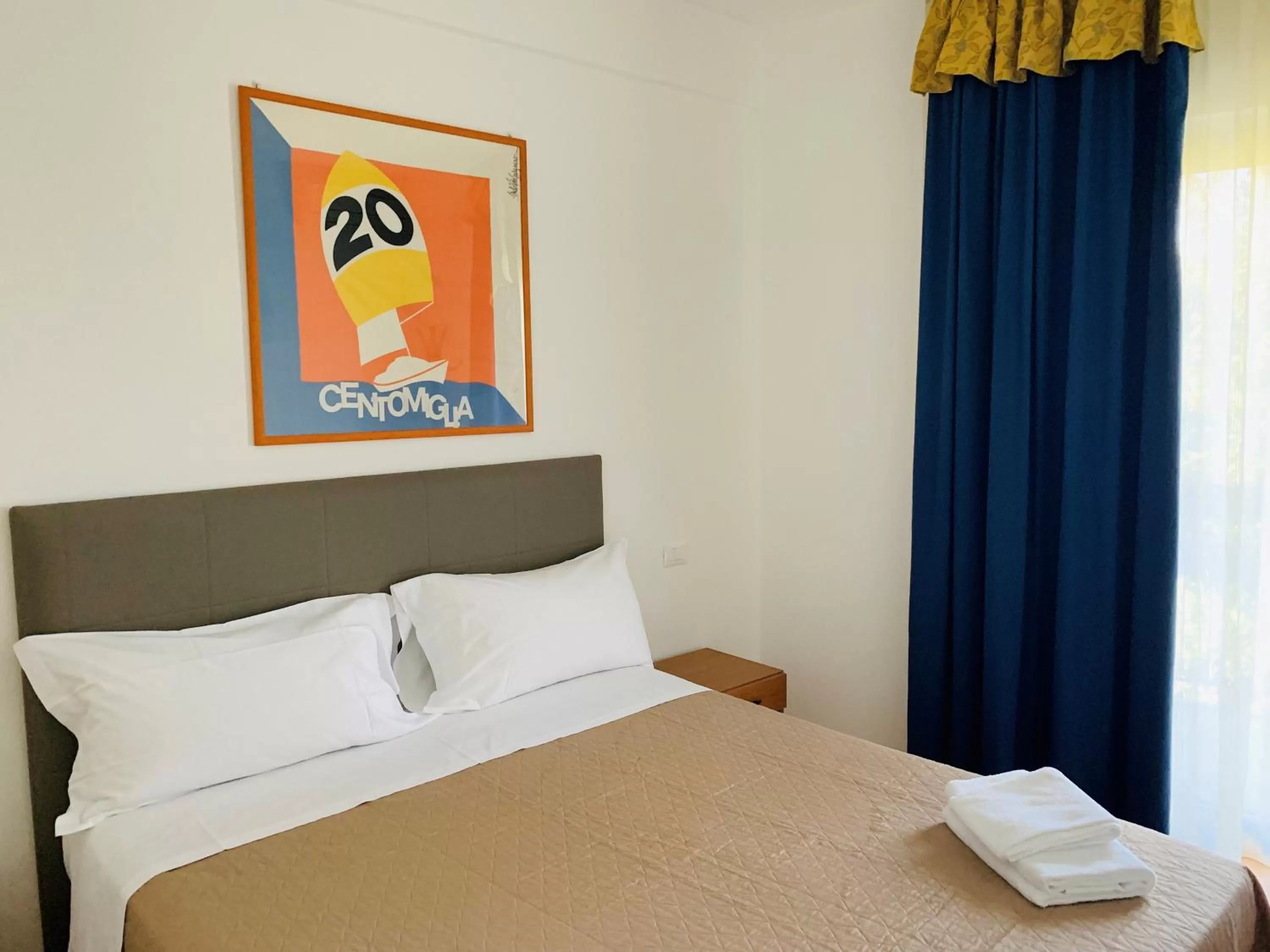 Bedroom, Bed in Front Lake Apartment Bardolino