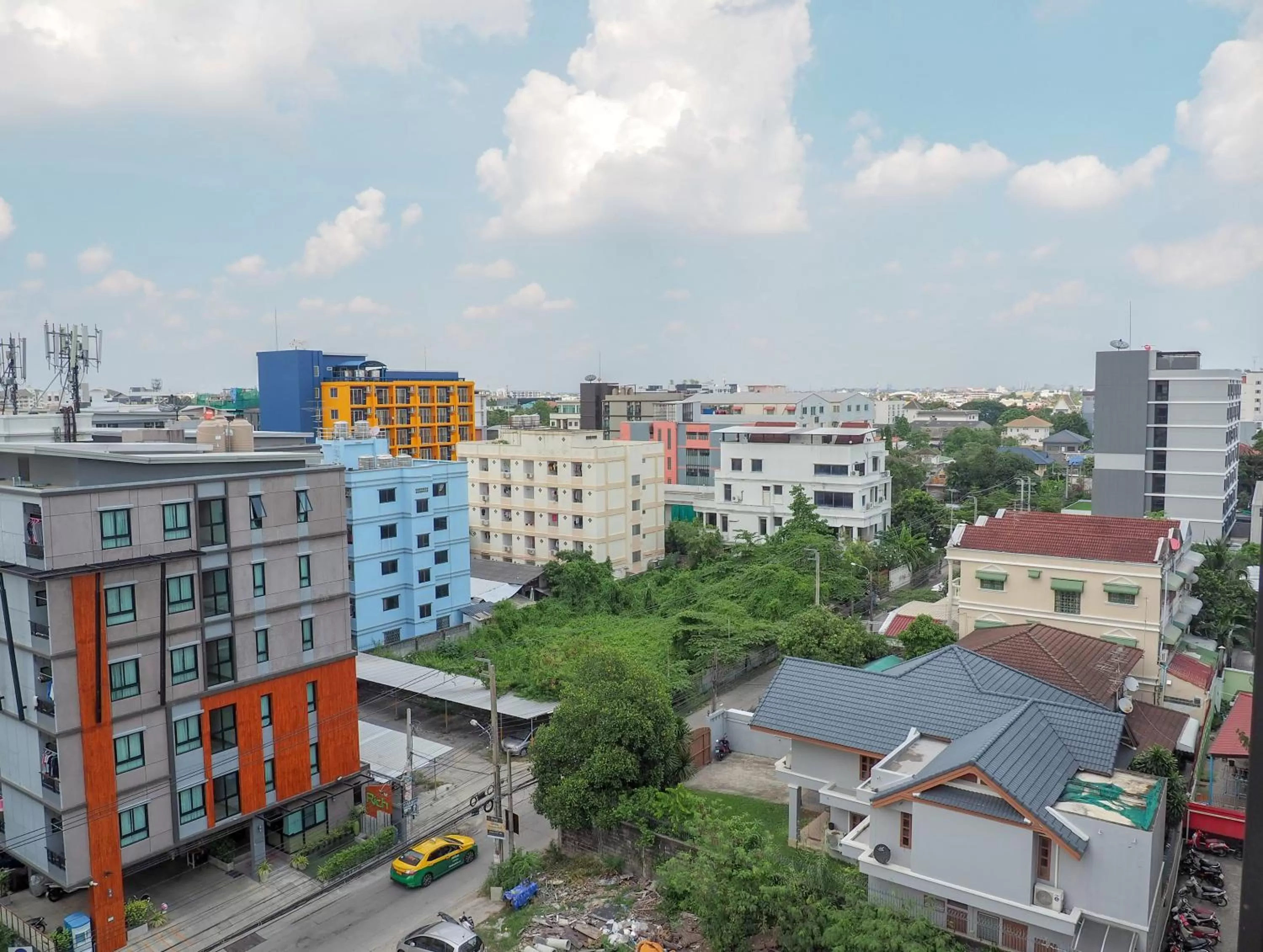 Neighbourhood in Casa Luxe Hotel and Resident