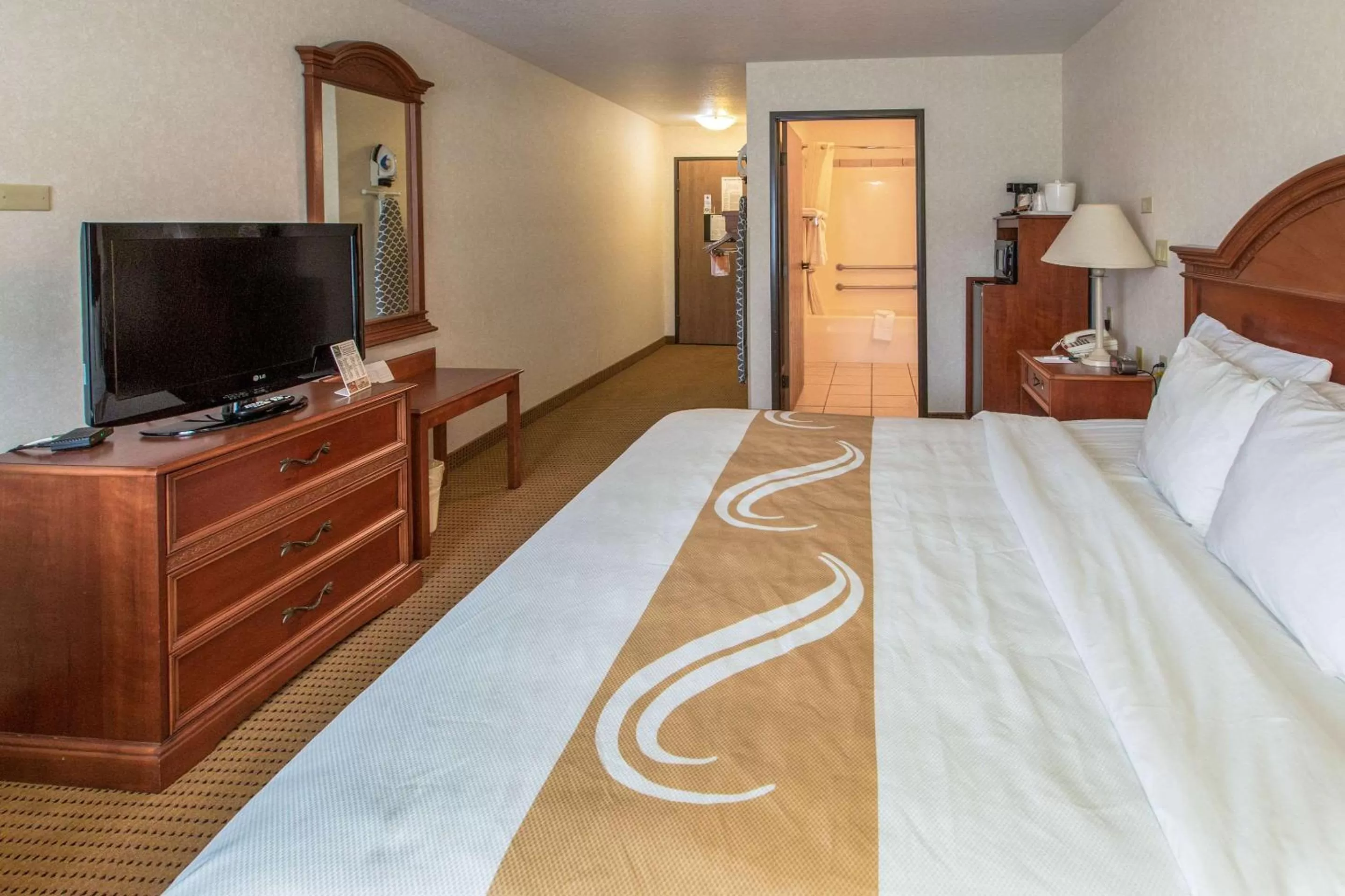 Photo of the whole room, Bed in Quality Inn & Suites University