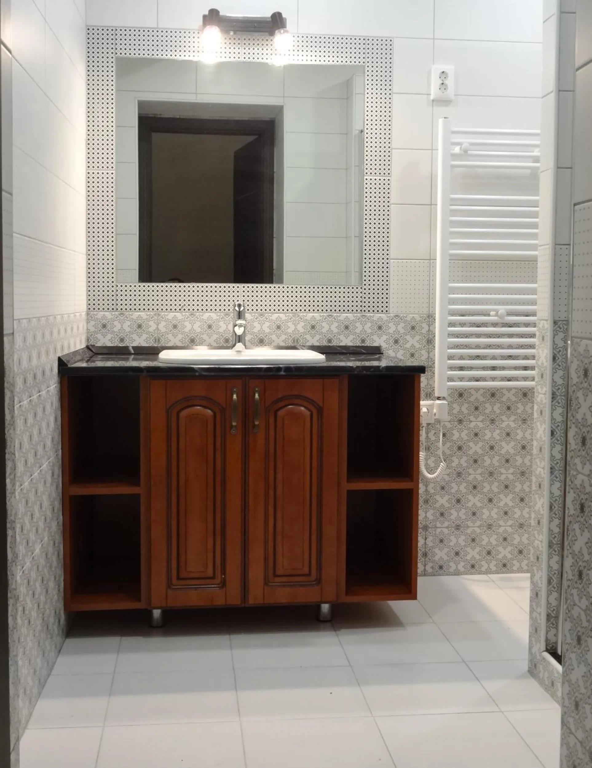 Bathroom in Corvin Point Rooms and Apartments