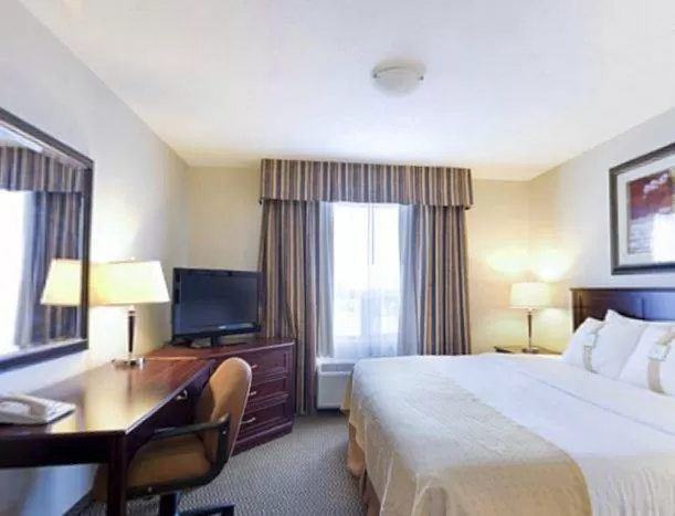 King Room - Hearing Accessible/Non-Smoking  in Holiday Inn & Suites Lloydminster by IHG