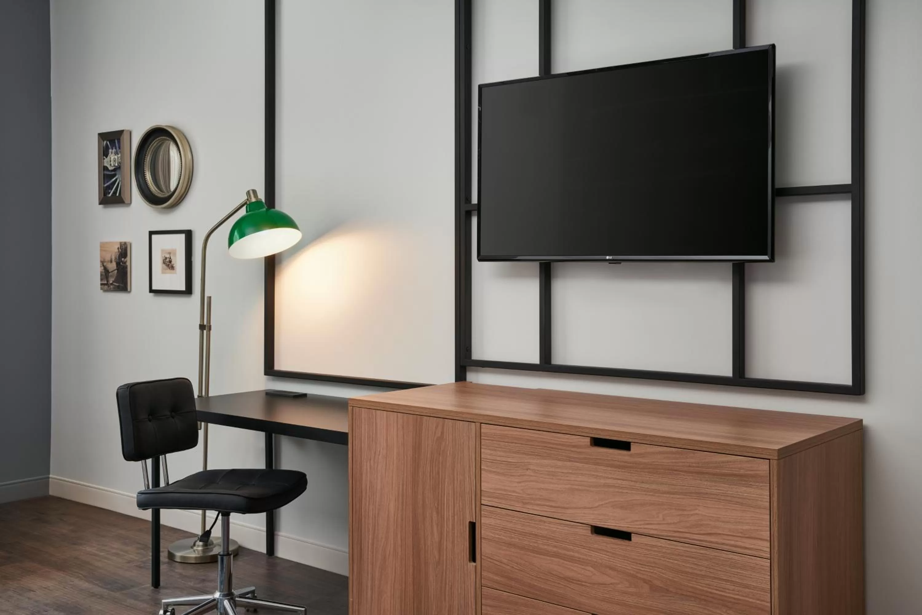 Communal lounge/ TV room in Hotel Indigo Tallahassee - Collegetown by IHG