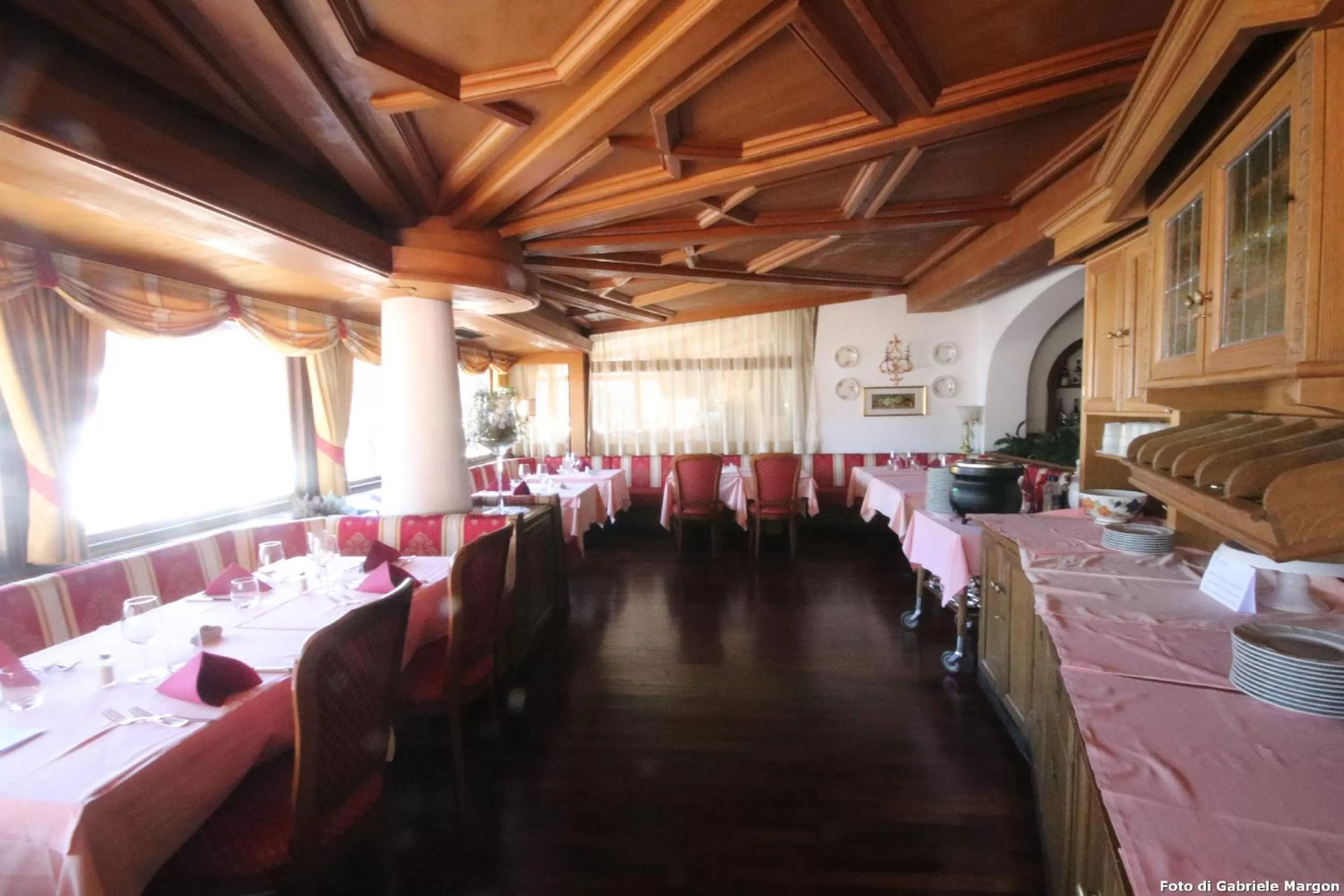 Restaurant/places to eat in Park Hotel Villa Trunka Lunka