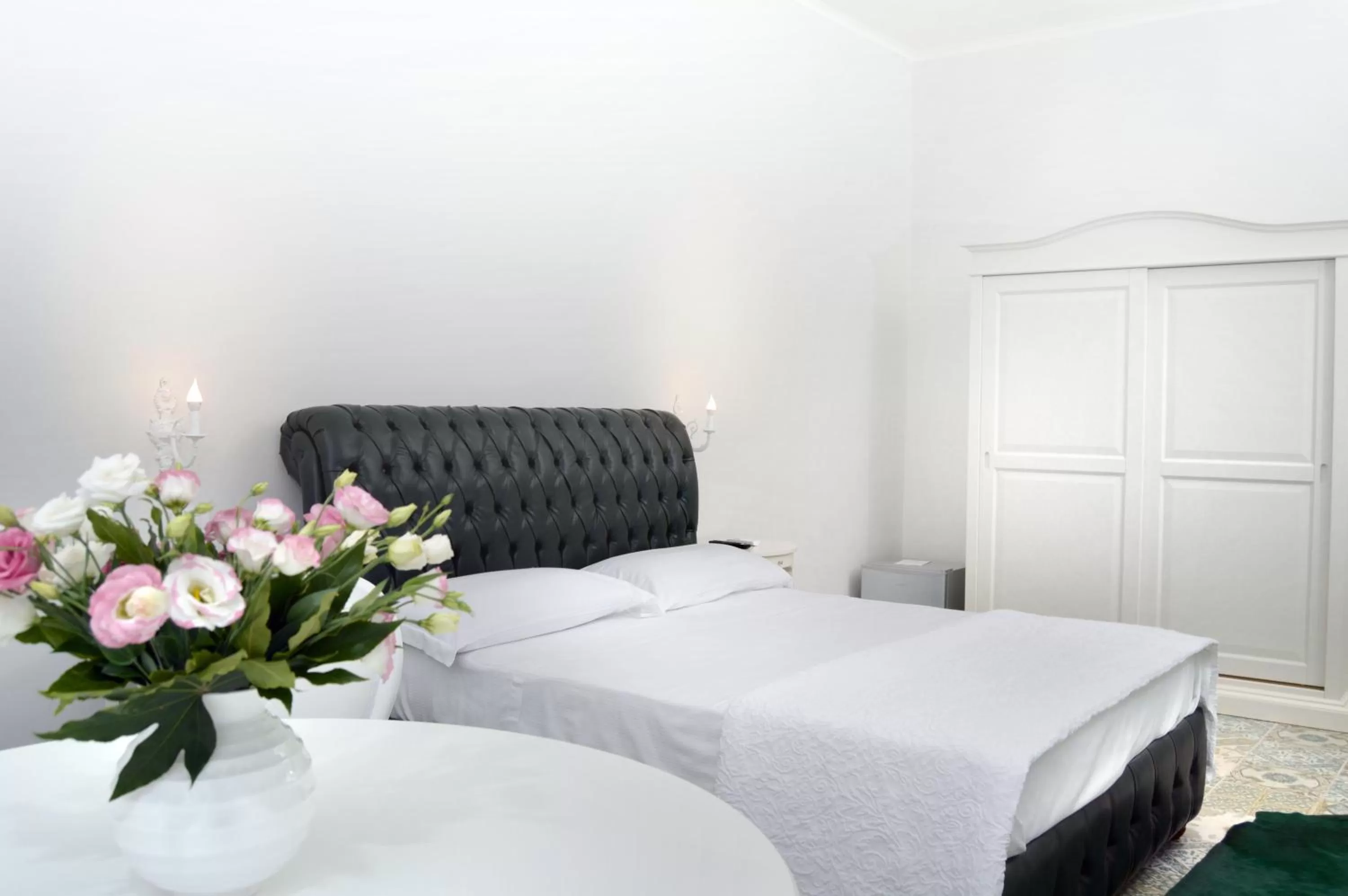 Photo of the whole room, Bed in Barbarella Home