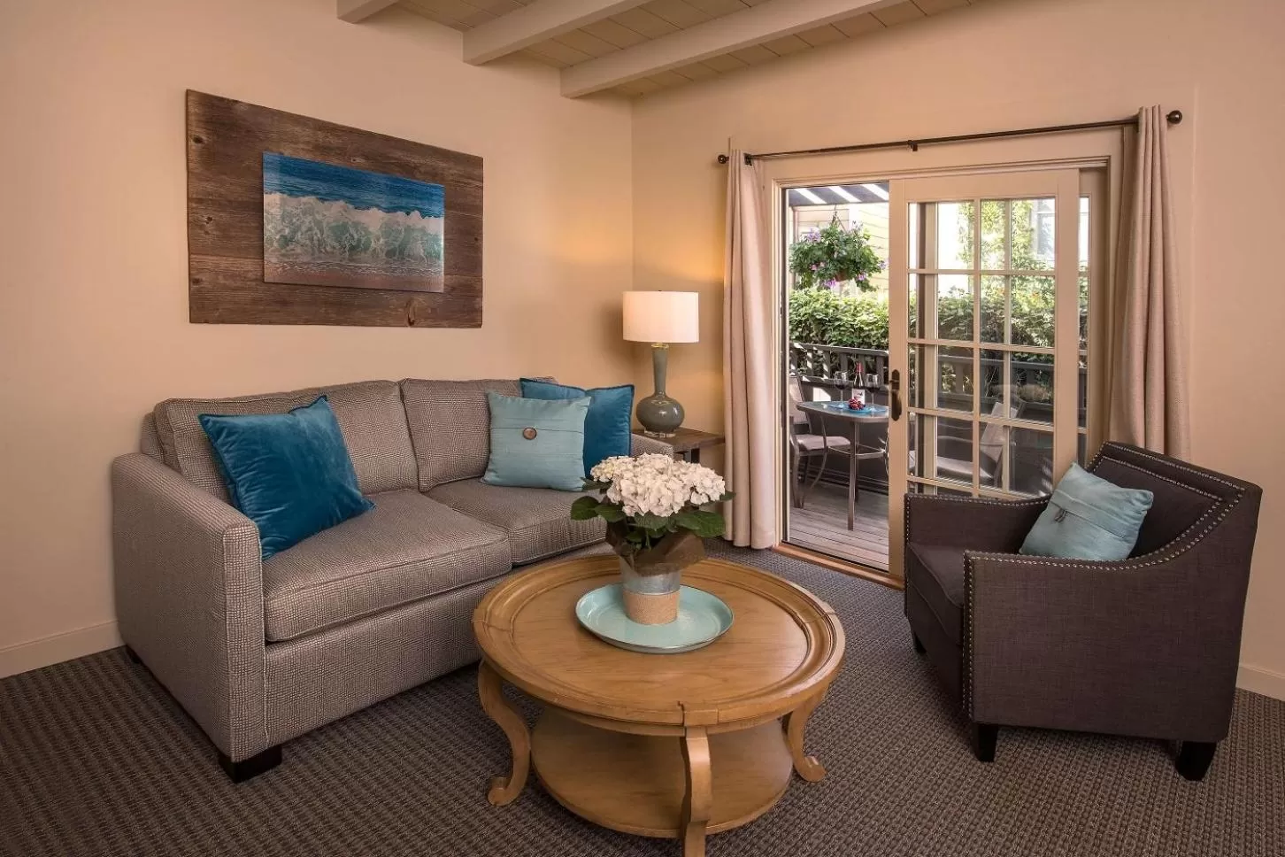 Living room in Carmel Country Inn