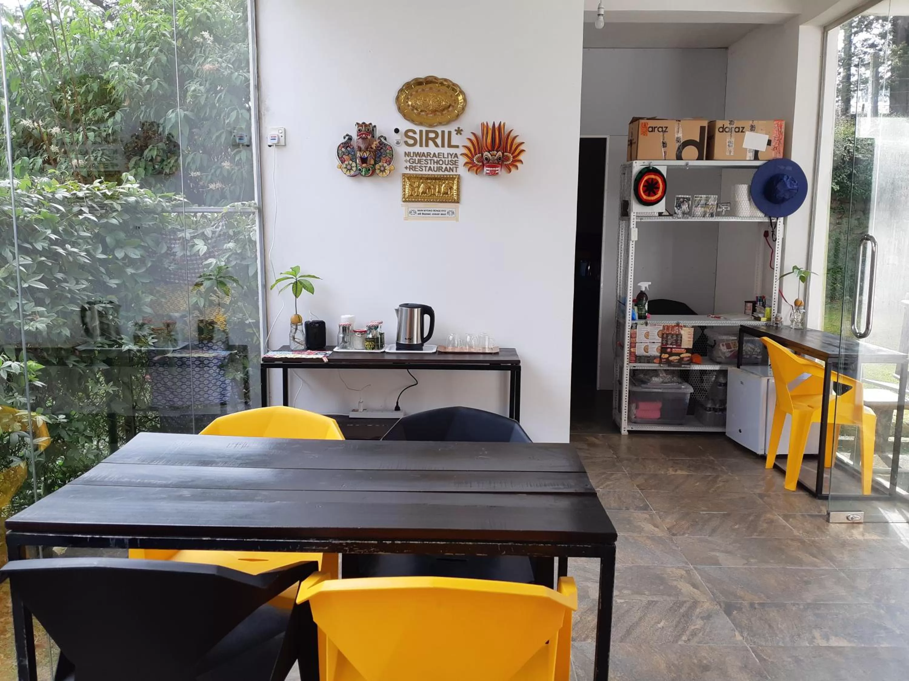 Coffee/tea facilities, Dining Area in Siril Guesthouse Hostel