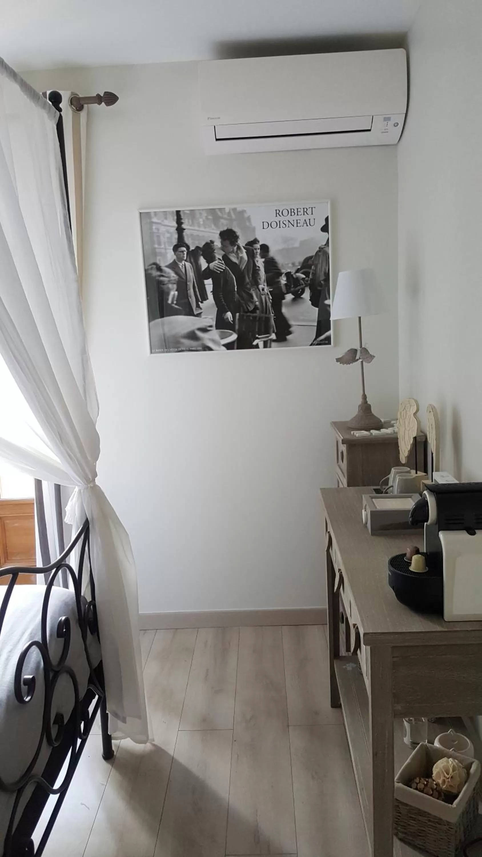 Photo of the whole room in B&B Des Histoires d'Anges - Côté Jardin - Accueil Vélo