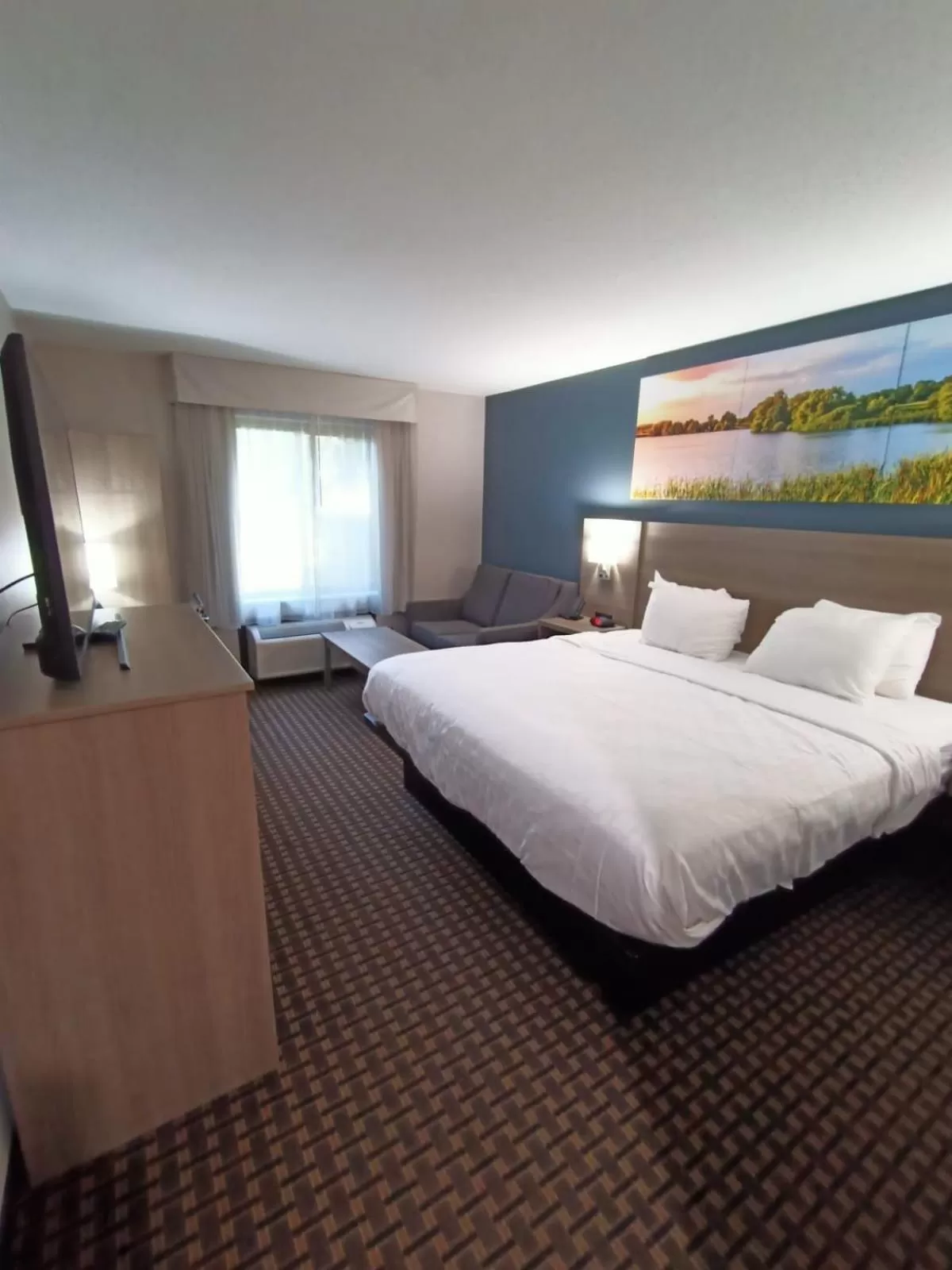 Photo of the whole room in Clarion Pointe Tomah