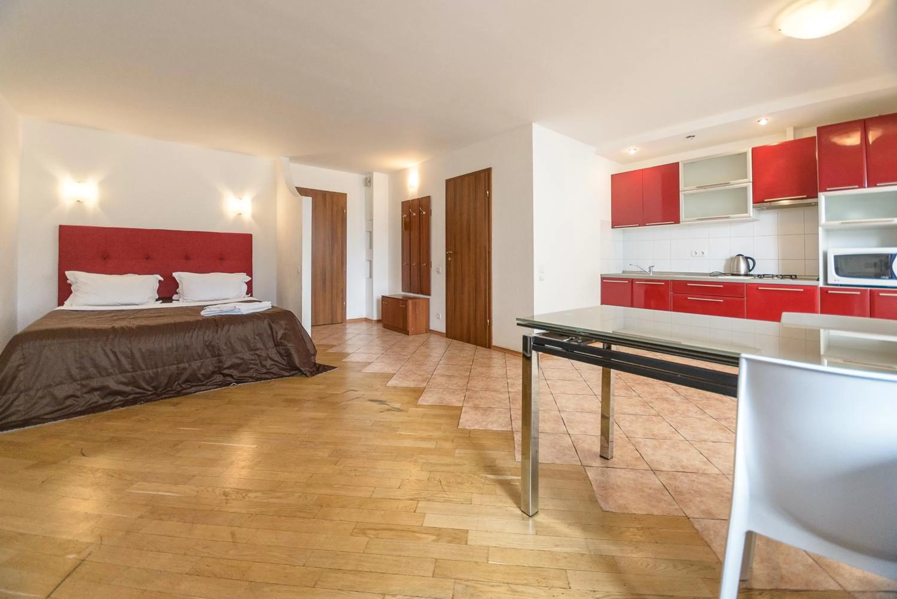 Bed, Kitchen/Kitchenette in Partner Guest House