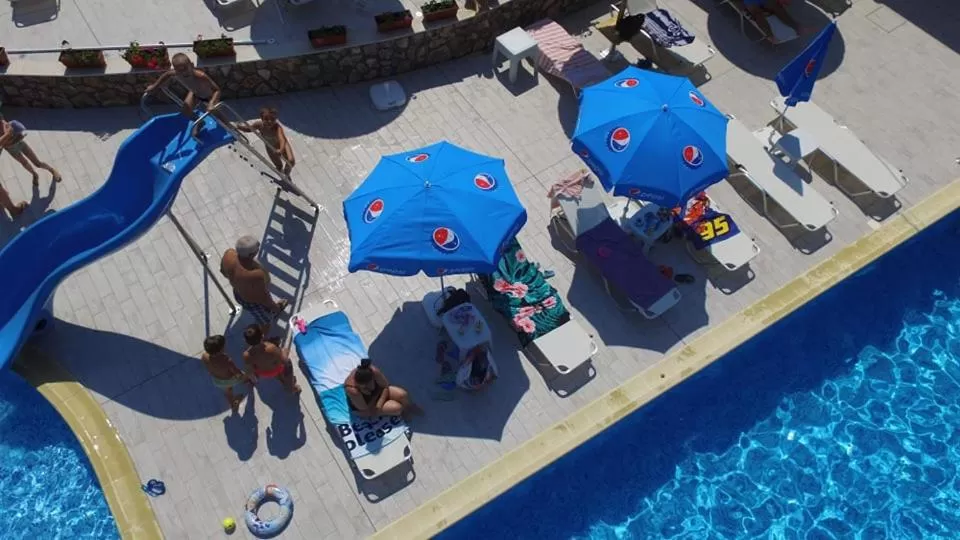 Swimming pool in Eco Hotel Momata