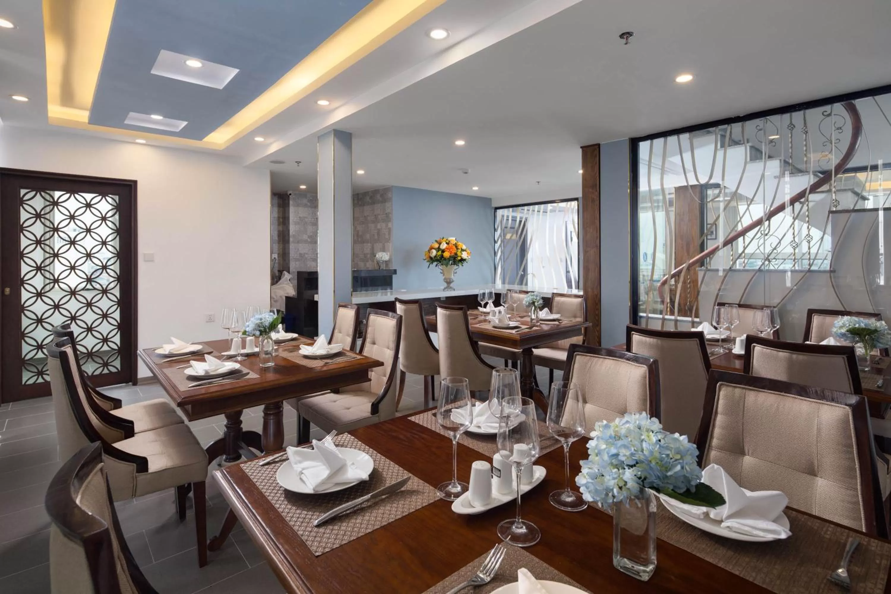 Restaurant/places to eat in Bonsella Hotel