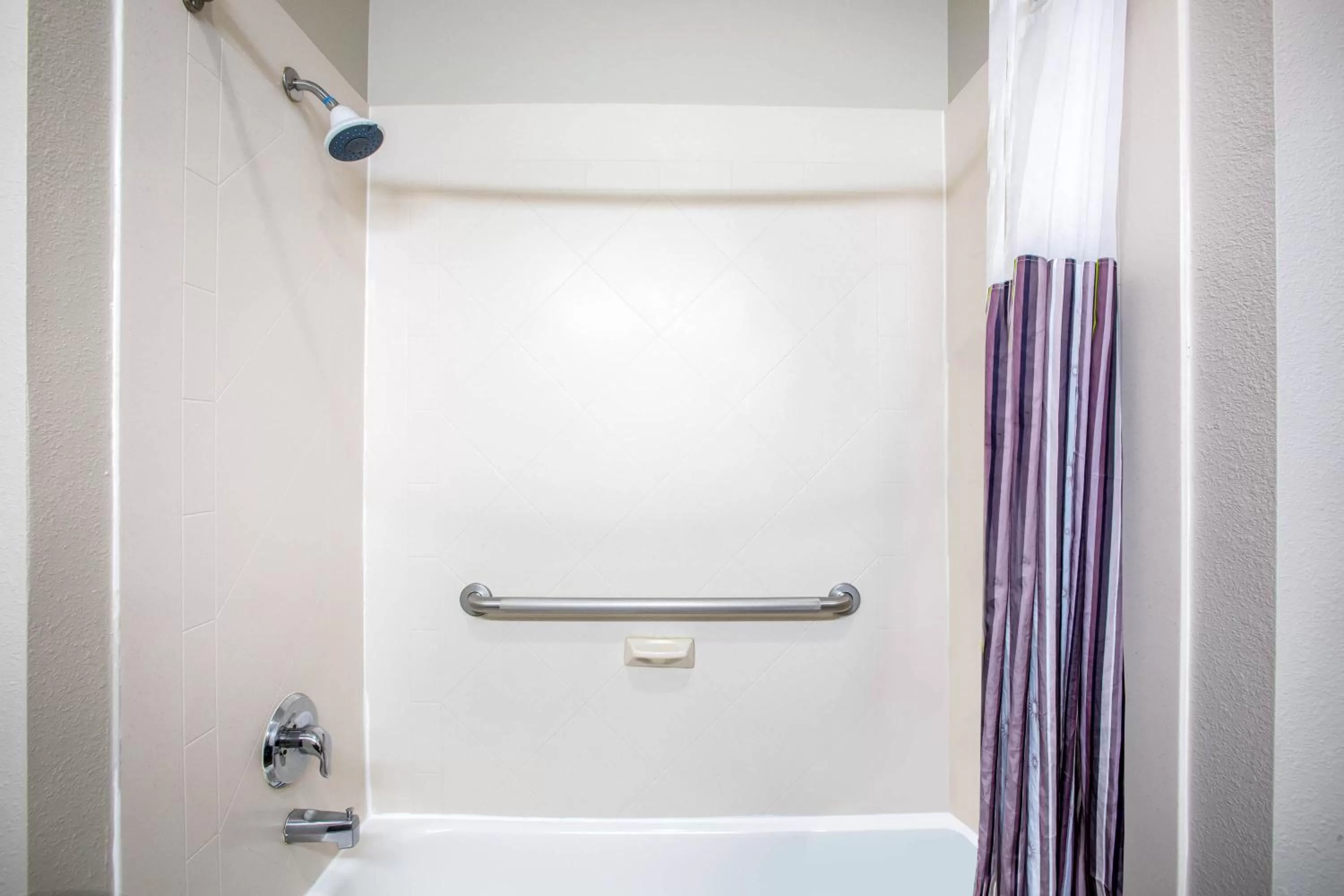 Shower in La Quinta by Wyndham Houston - Magnolia