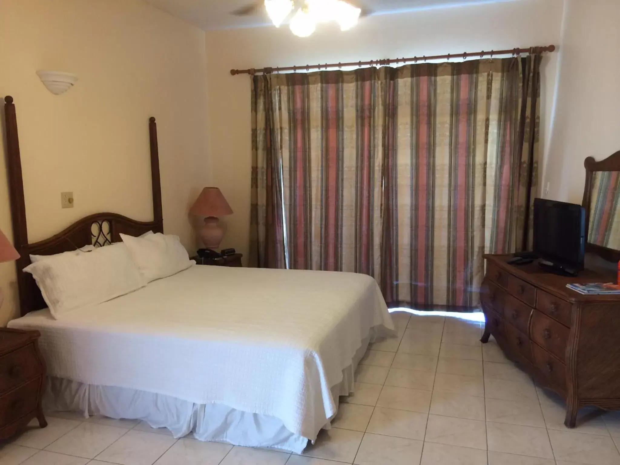 Standard King Room in Fort Burt Hotel Standard King Room in Fort Burt Hotel