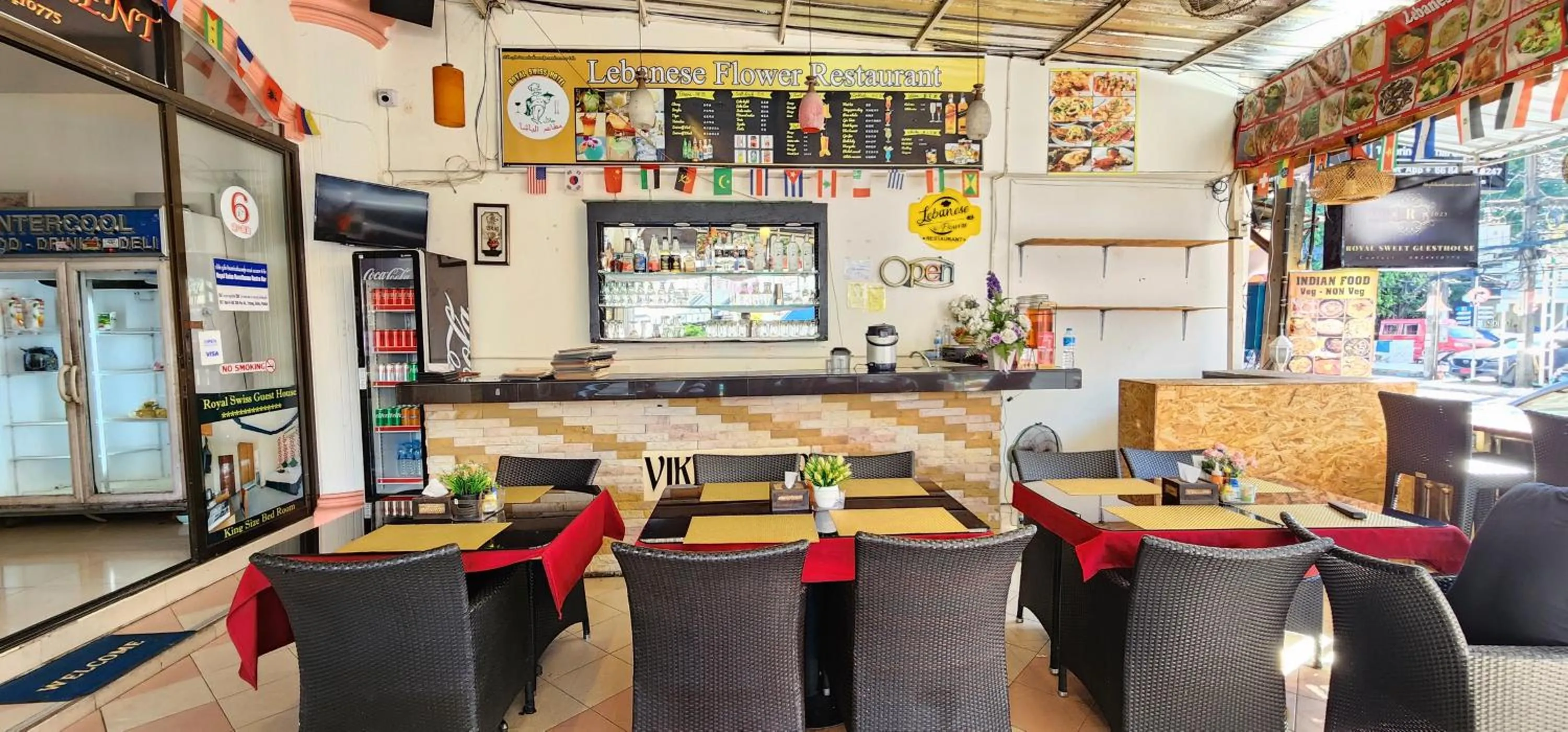 Restaurant/places to eat in Royal Sweet Hotel