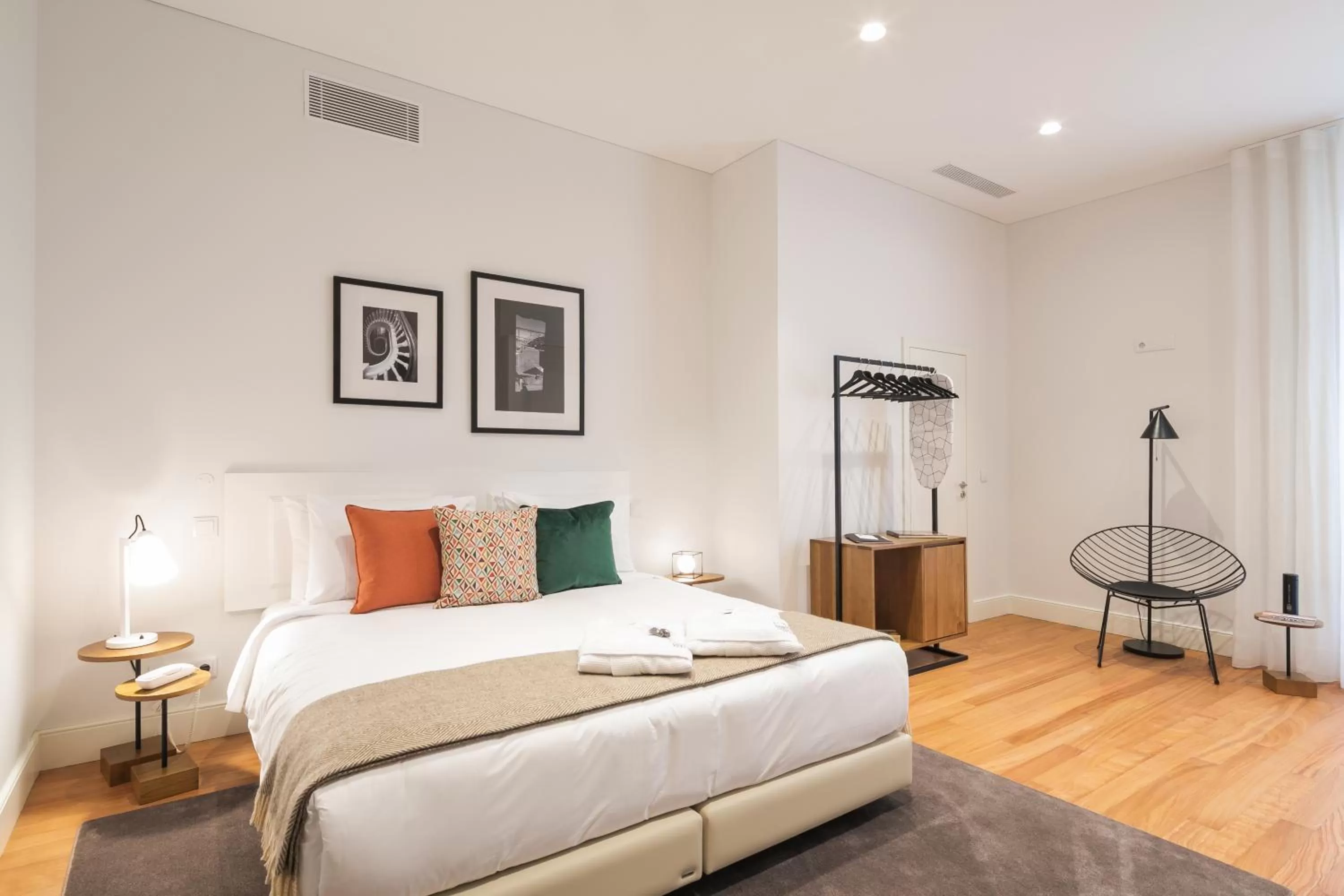 Photo of the whole room, Bed in Porto River Infante