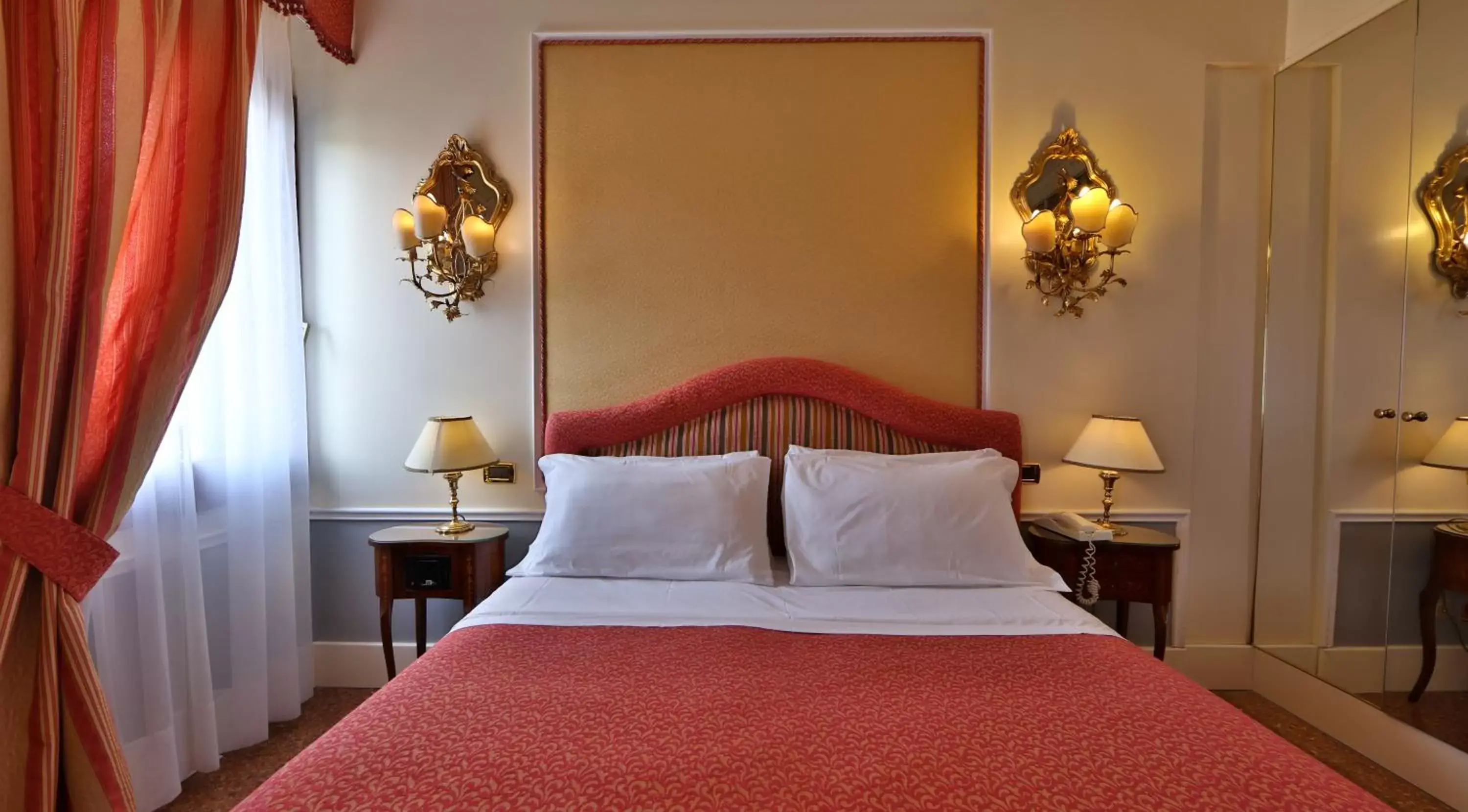 Classic Double Room in Hotel Arlecchino Classic Double Room in Hotel Arlecchino