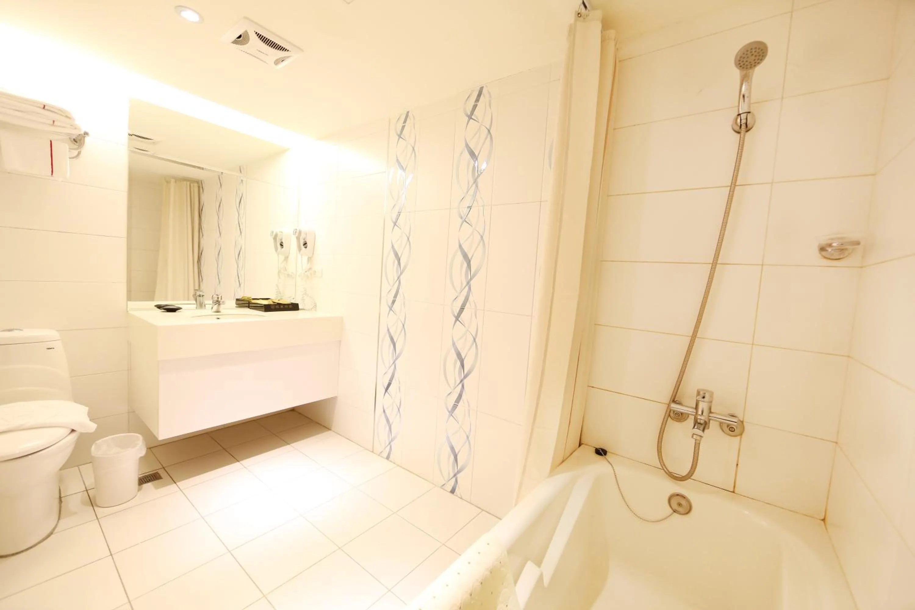 Bathroom in Grand Earl Hotel