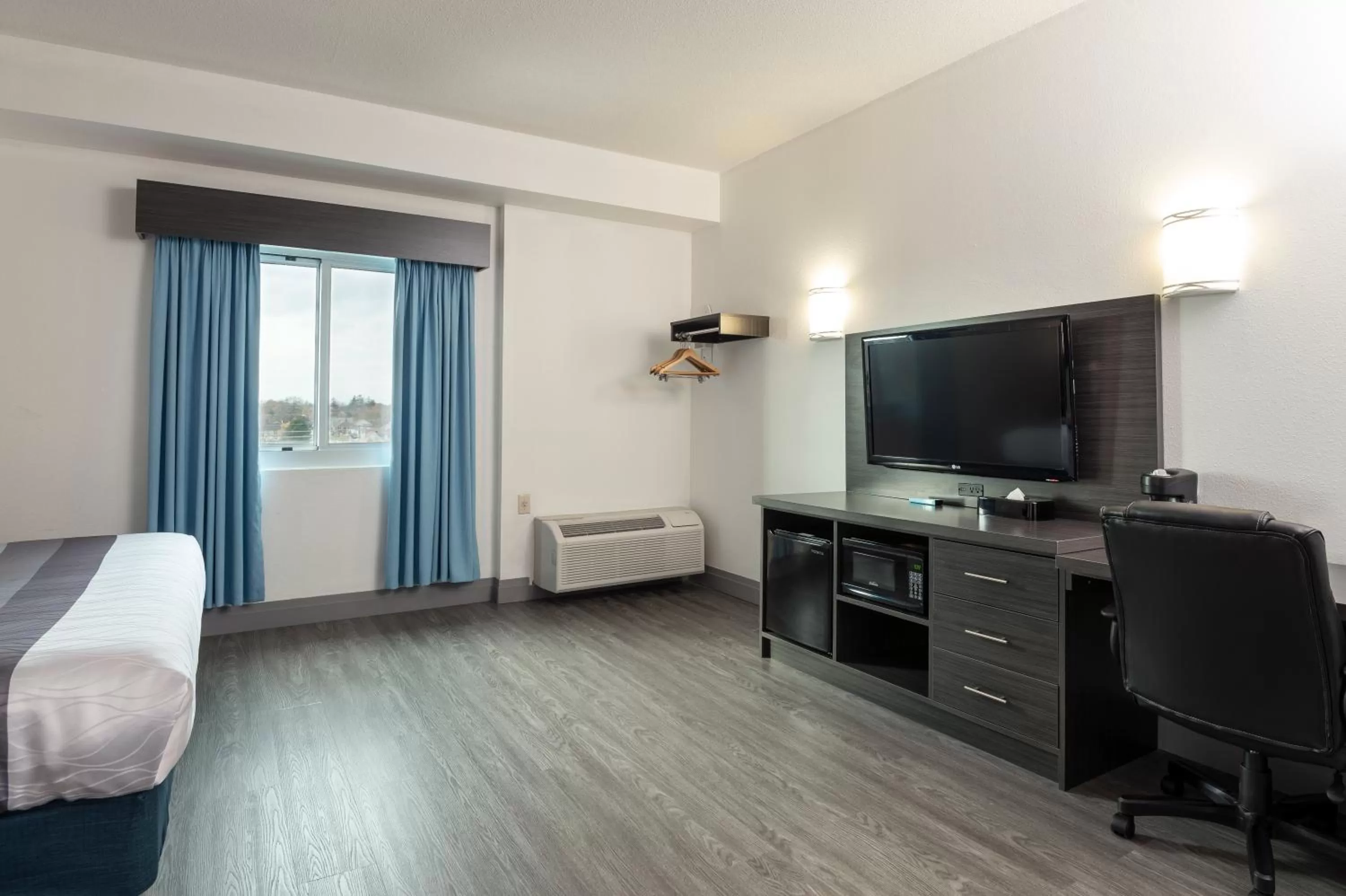 Bedroom, Bed in Comfort Hotel