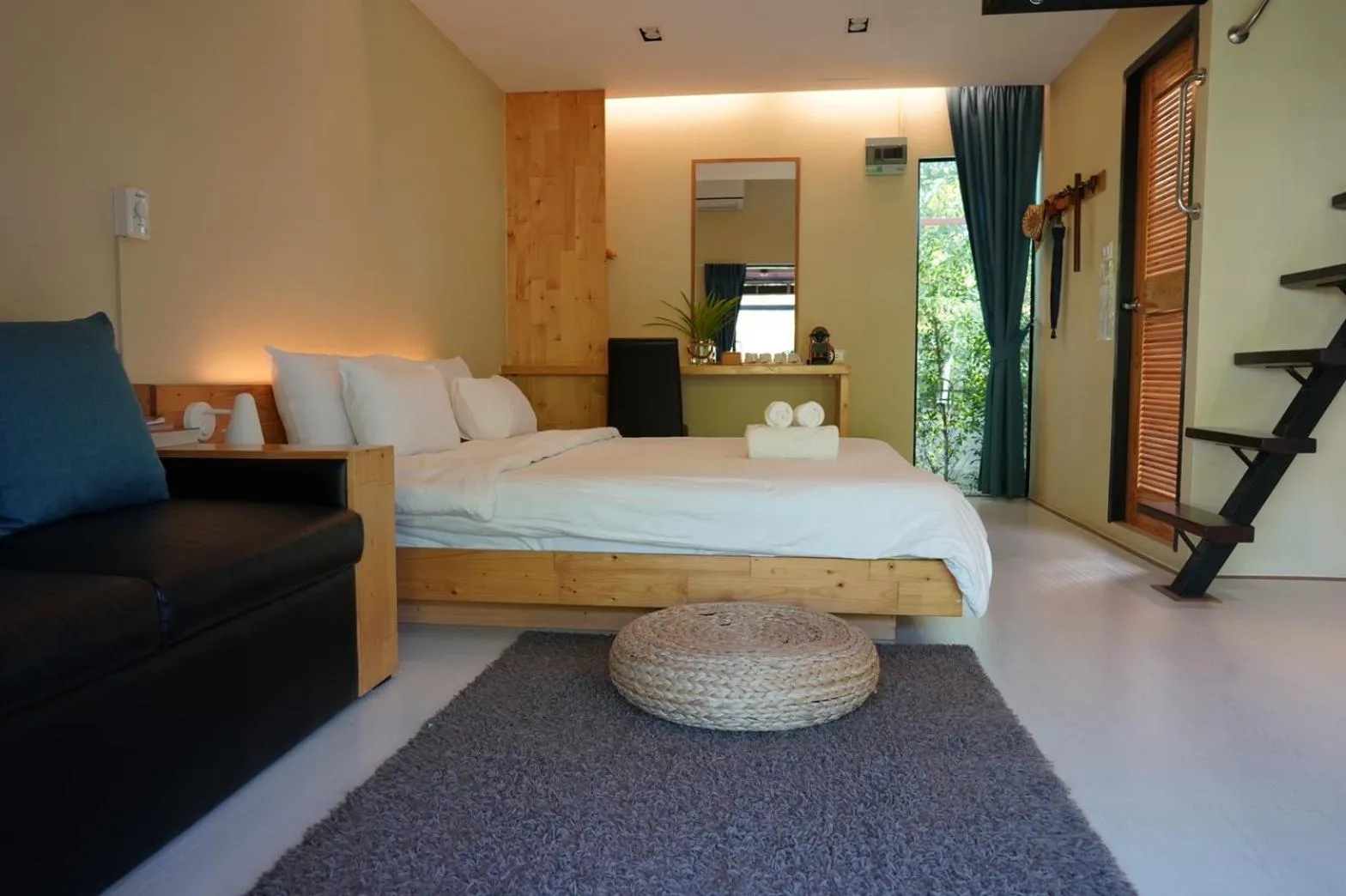 Photo of the whole room, Bed in Villa Panalai
