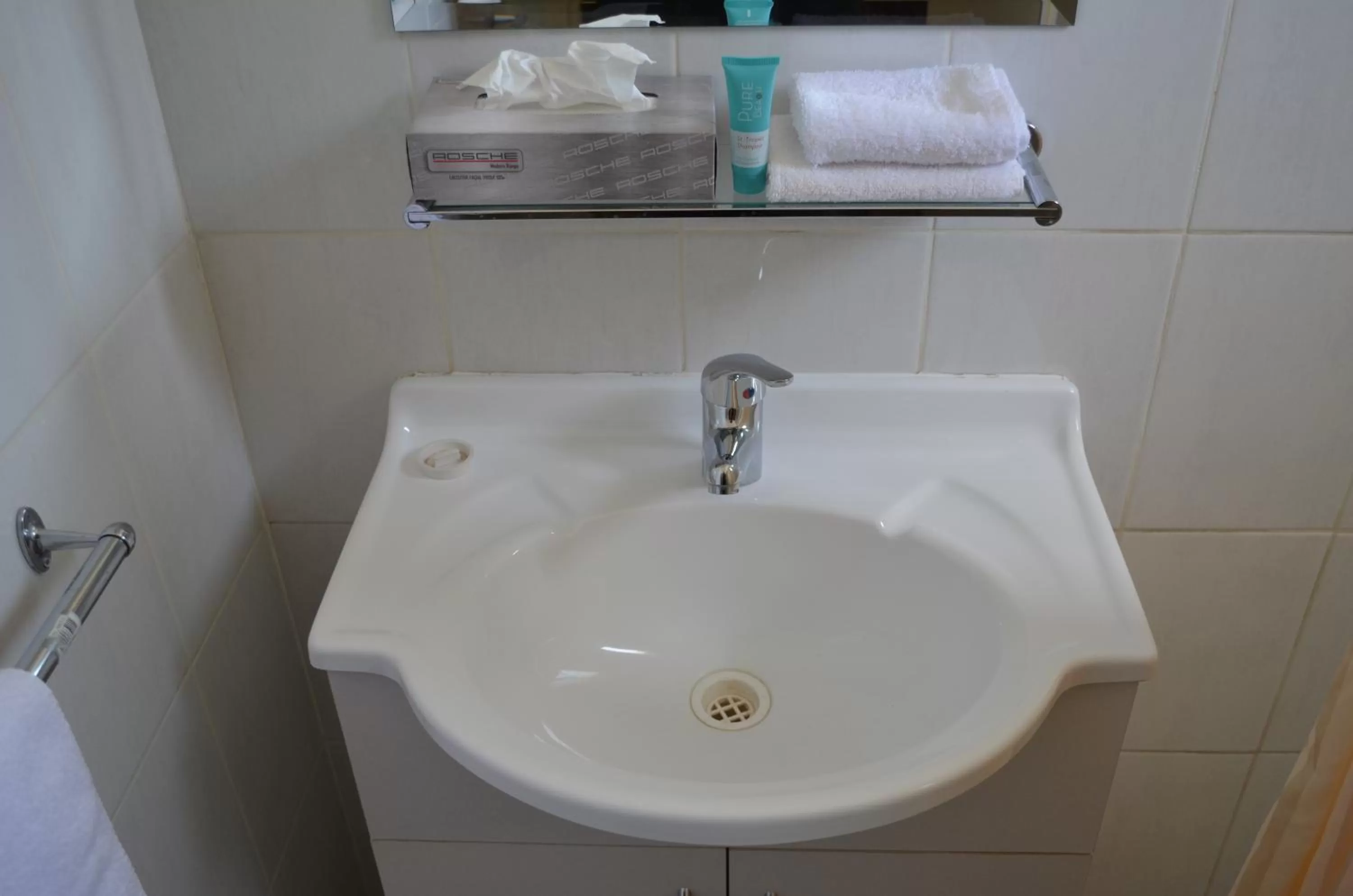 Bathroom in Kadina Village Motel