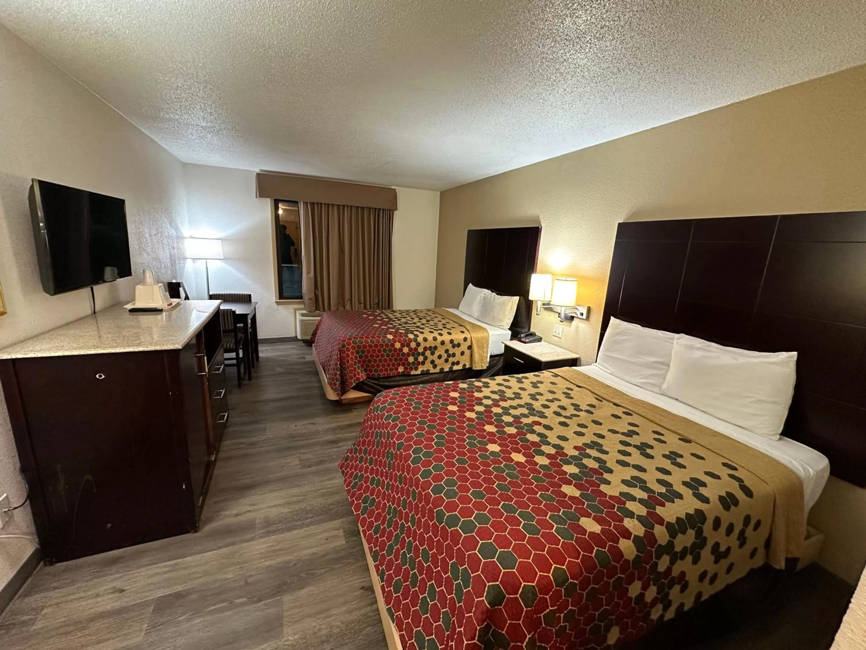 View (from property/room), Bed in Econo Lodge Scranton near Montage Mountain