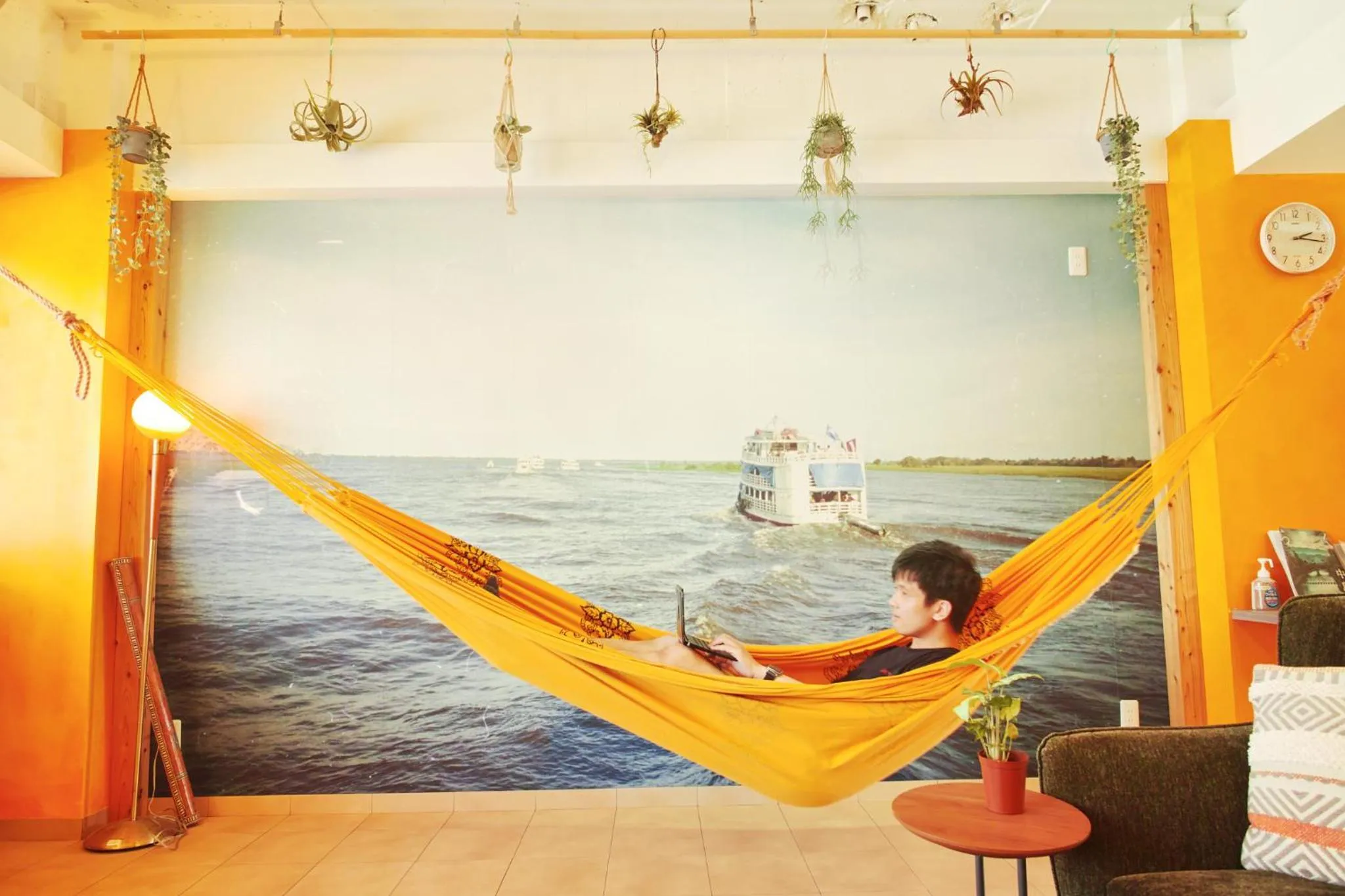 Communal lounge/ TV room in Hostel Casa Noda