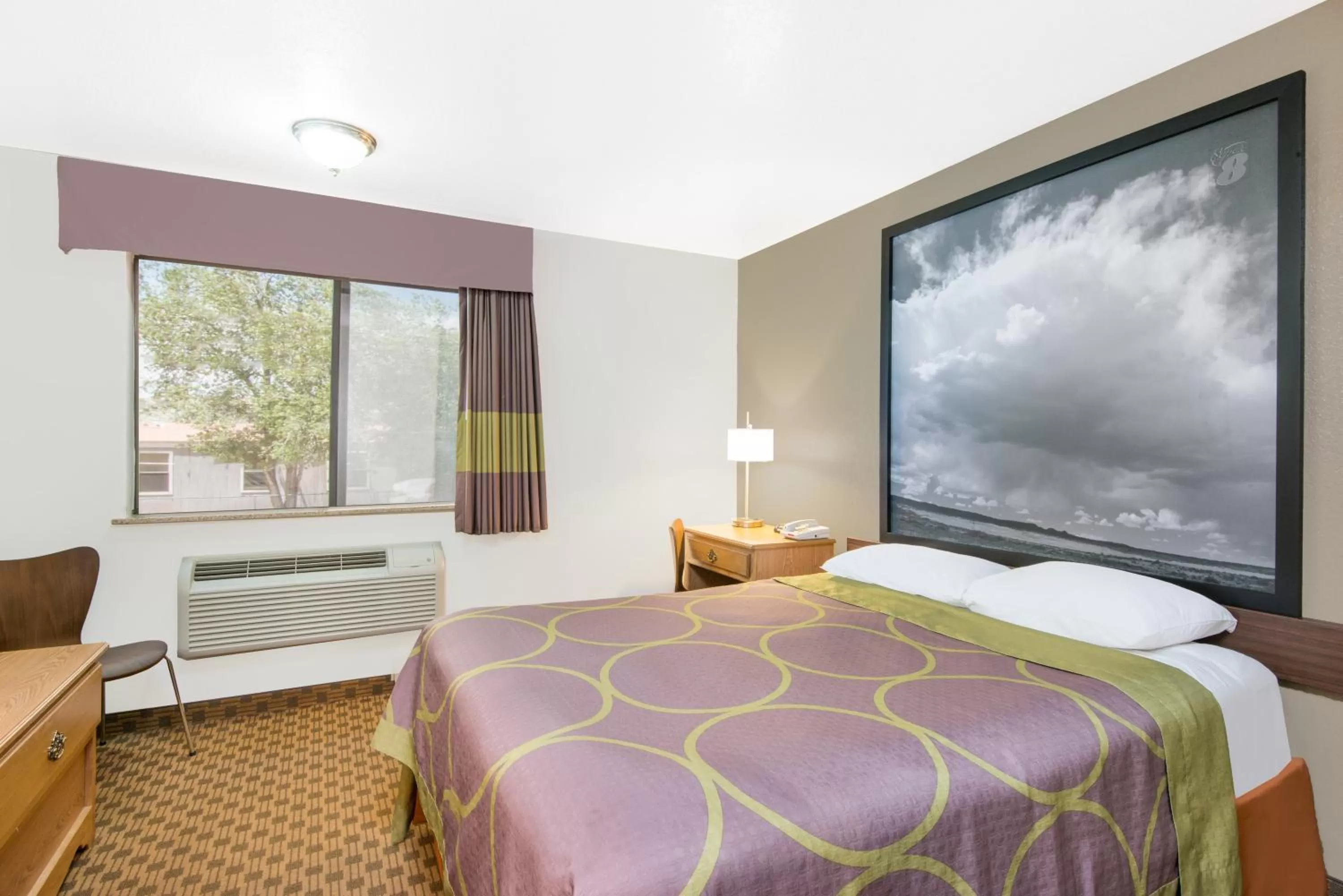 Bedroom, Bed in Super 8 by Wyndham Santa Rosa