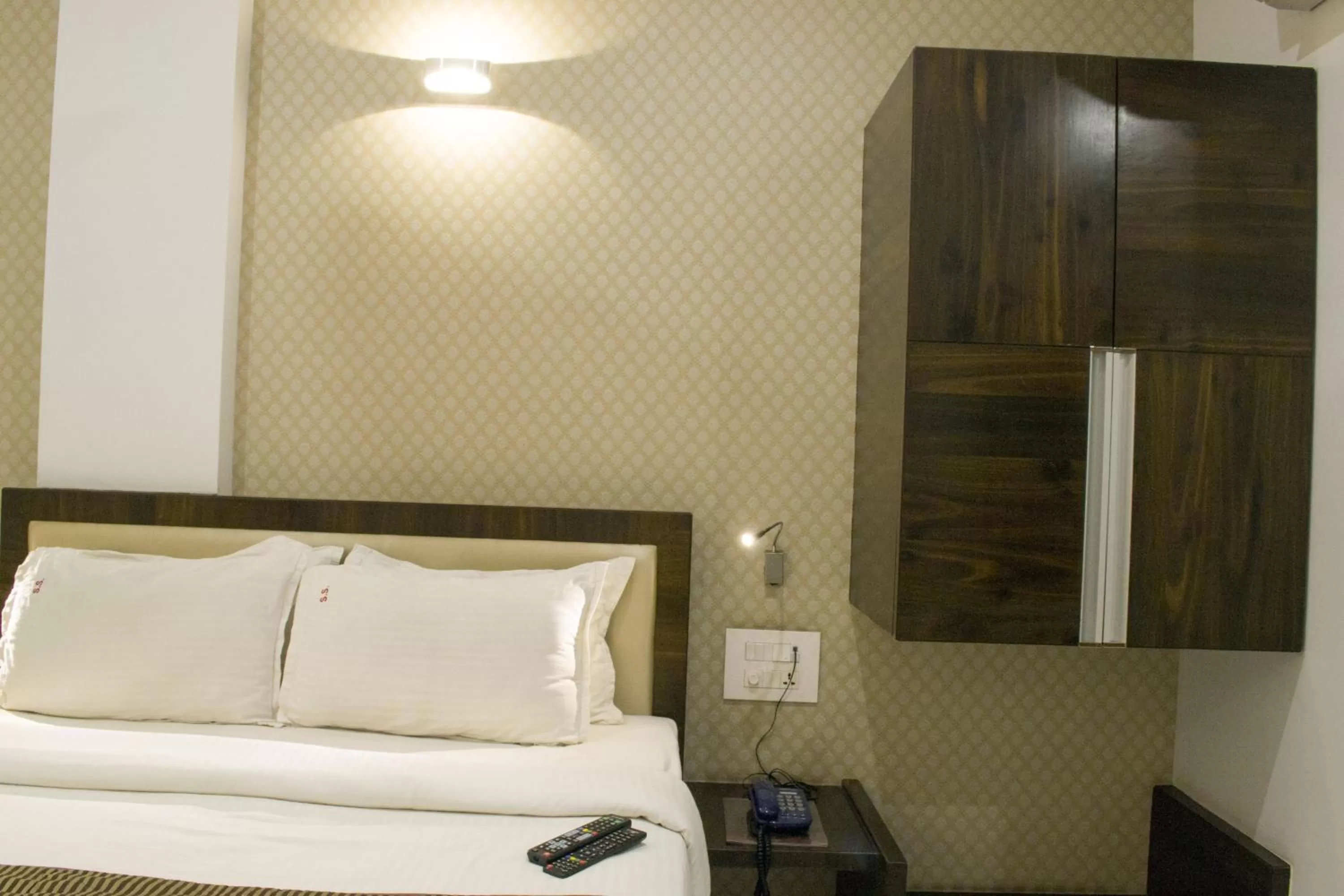 Bed in Hotel SRI SRI EXECUTIVE KOLHAPUR NEAR MAHALAXMI TEMPLE